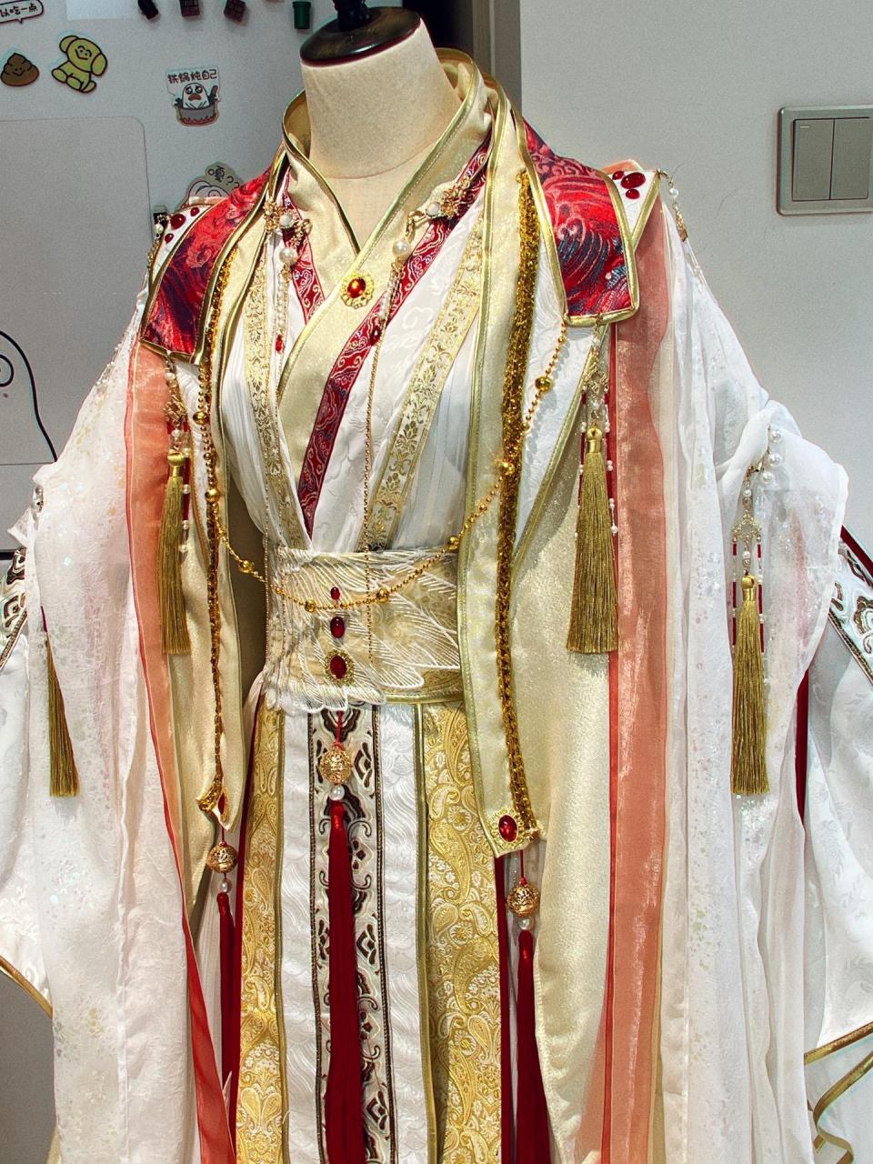谢怜太子悦神服天官赐福cos.