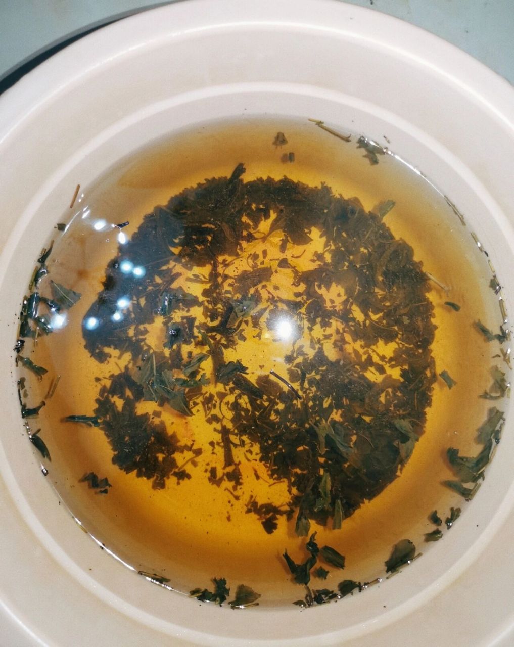 茶叶泡脚还有这功效? 嗯.美女也多少是有缺点的.