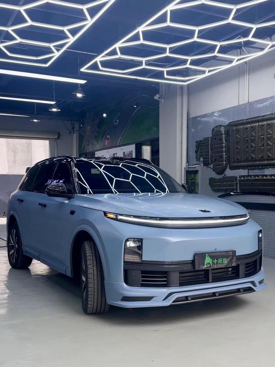 1.蓝色磨砂车衣 2.全套运动包围 3.全车黑化 4.亮黑色行李架饰条 5.