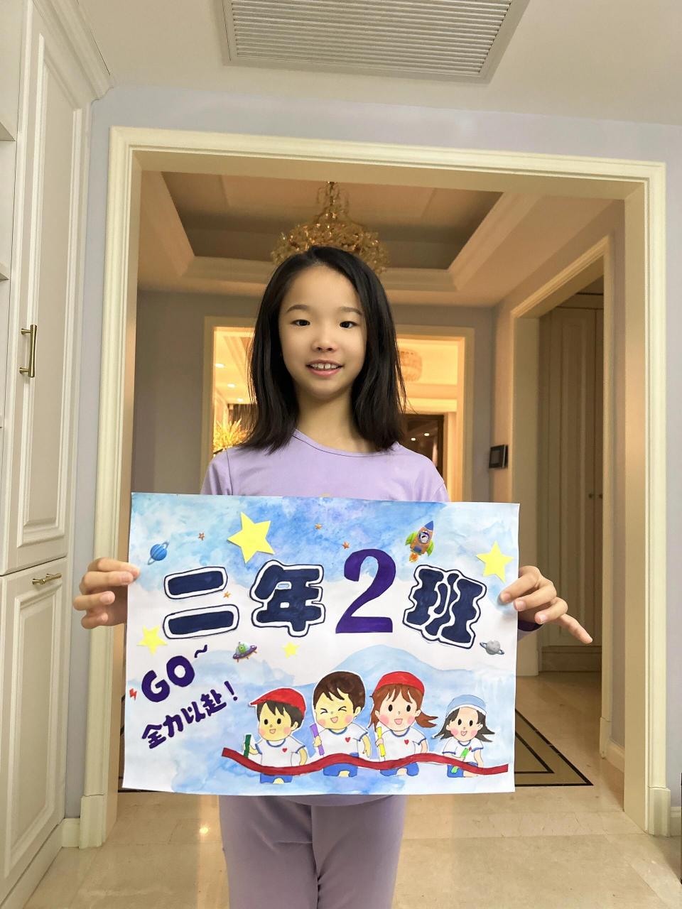 自制运动会班牌 春运会的季节,贡献个姐姐二年级自己手工制作的班牌