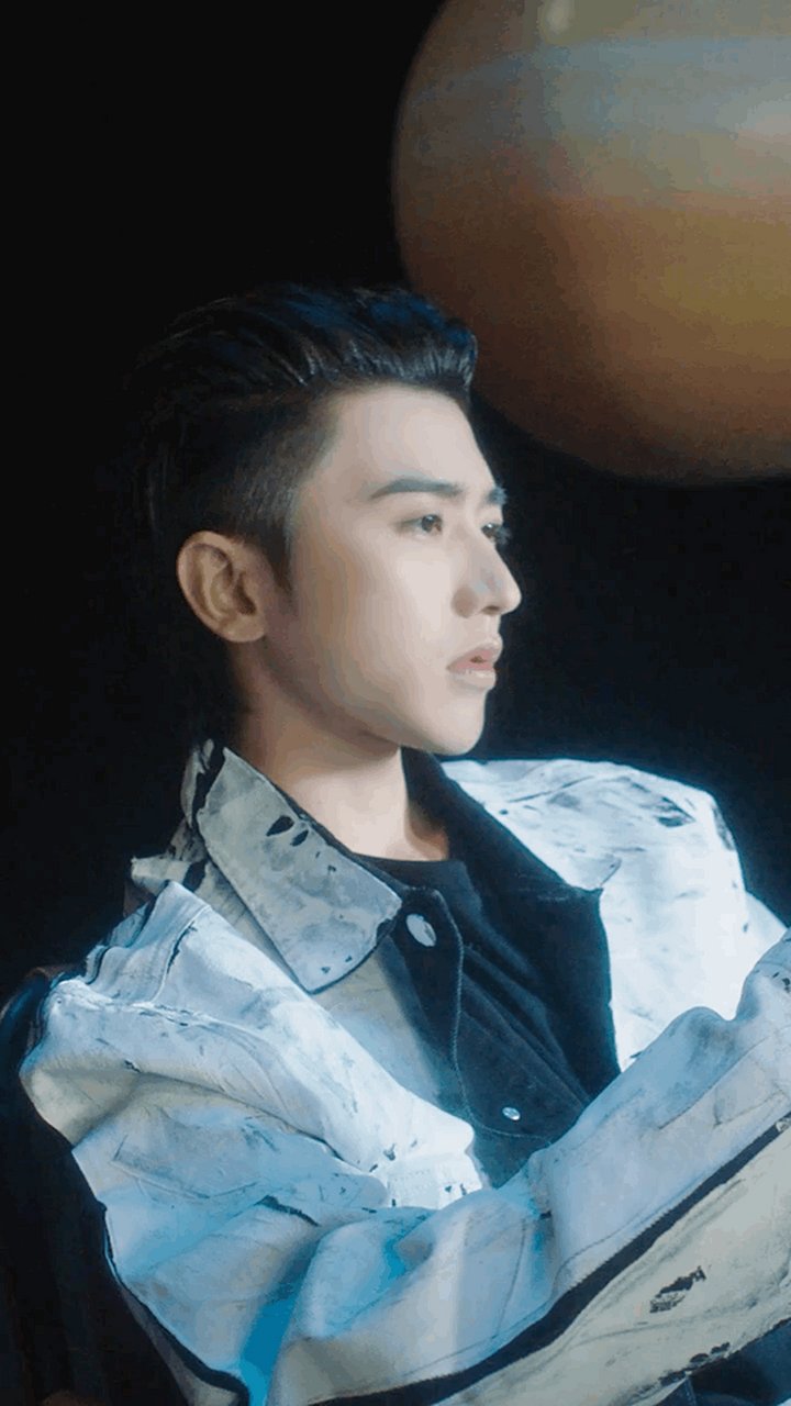 敲娱的星鲜事#蔡徐坤背头牛仔服造型  每次都能被蔡徐坤 背头造型