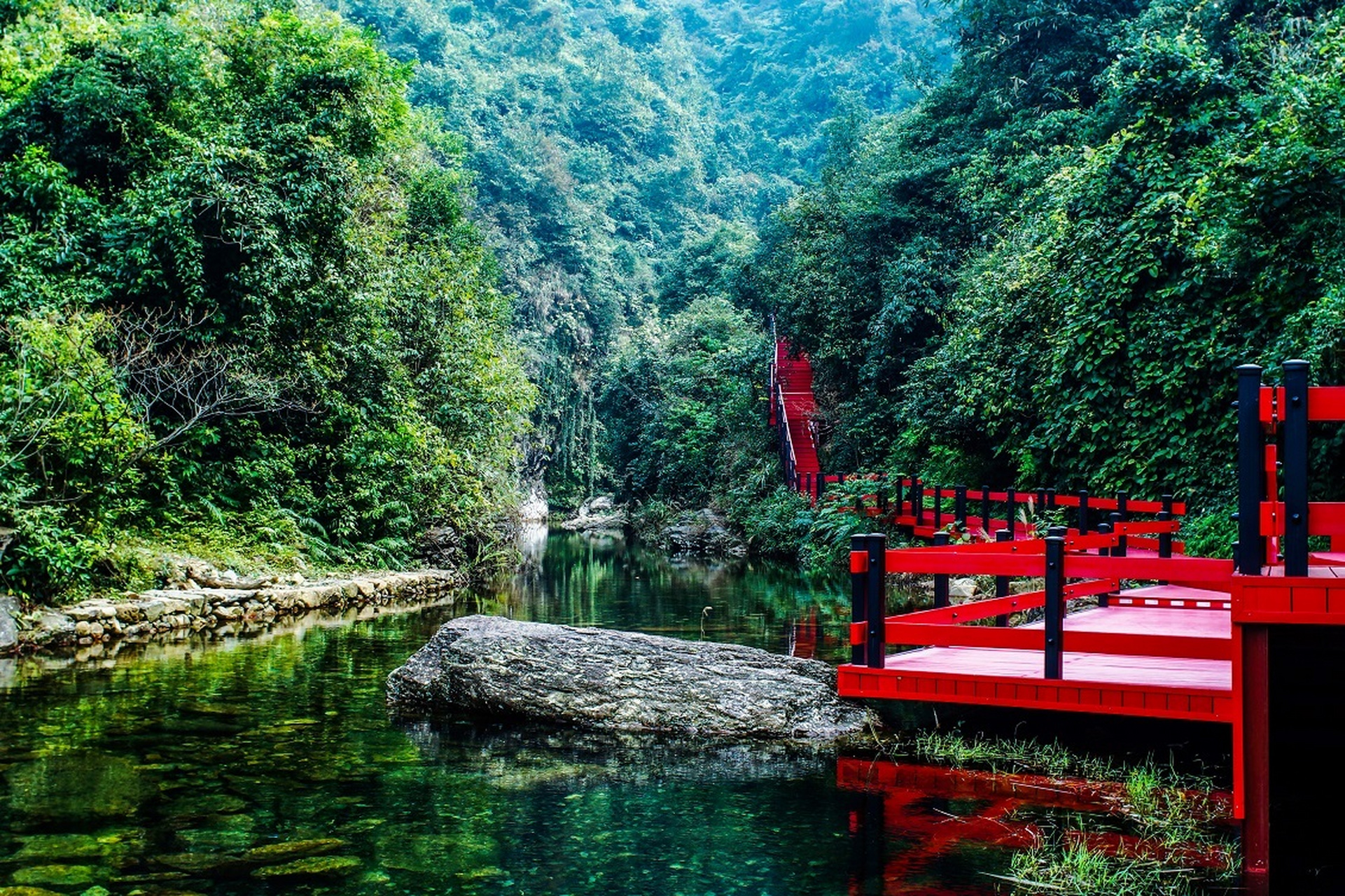 水锦顺庄旅游景区位于广西南宁市马山县古零镇 ,为国家aaaa级旅游景区