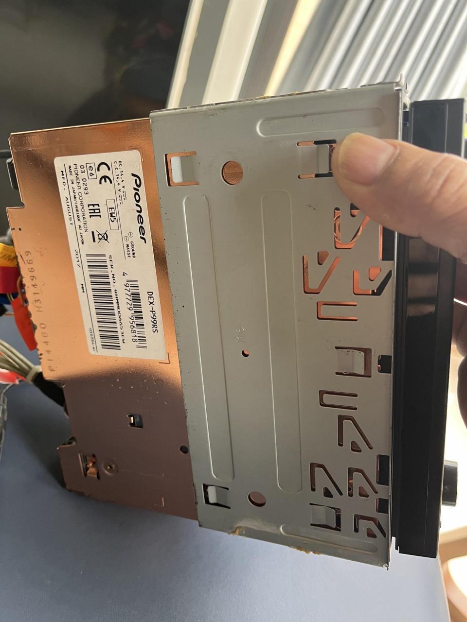 先锋p99,带小功放,无修无摸,汽车cd机,可播放u盘