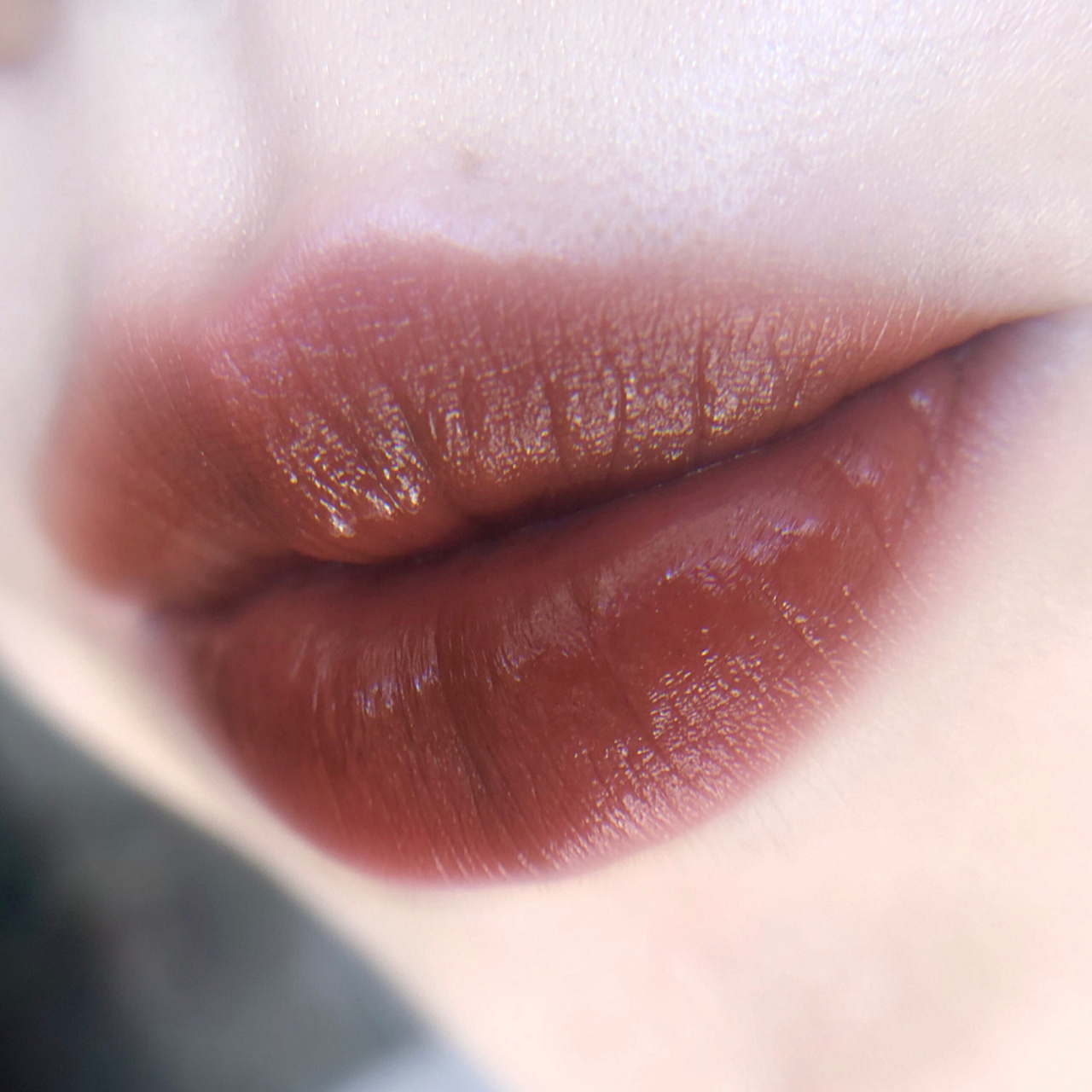 这个咖啡色也太特别了吧!你是不是还没有这只口红?