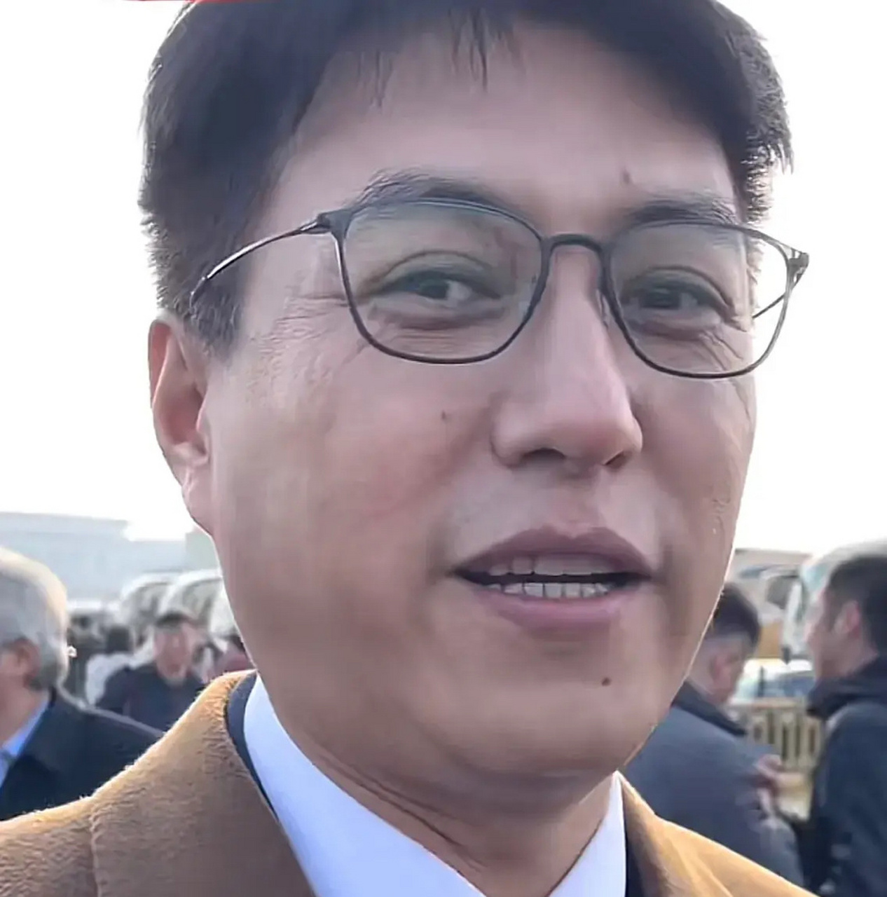 靳东这个素颜很真实,看起来也胖了不少
