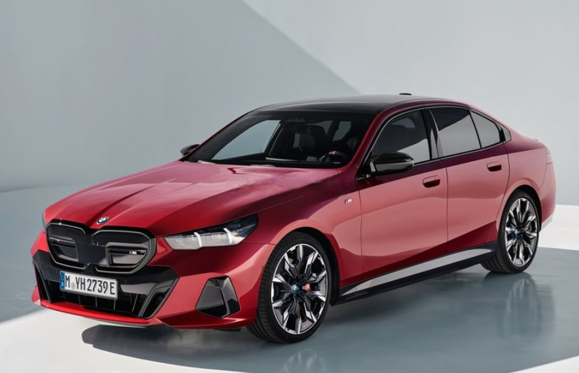 纯电的宝马5系~~~以后要想聆听直列六缸自吸引擎在跨越6000转高声部时