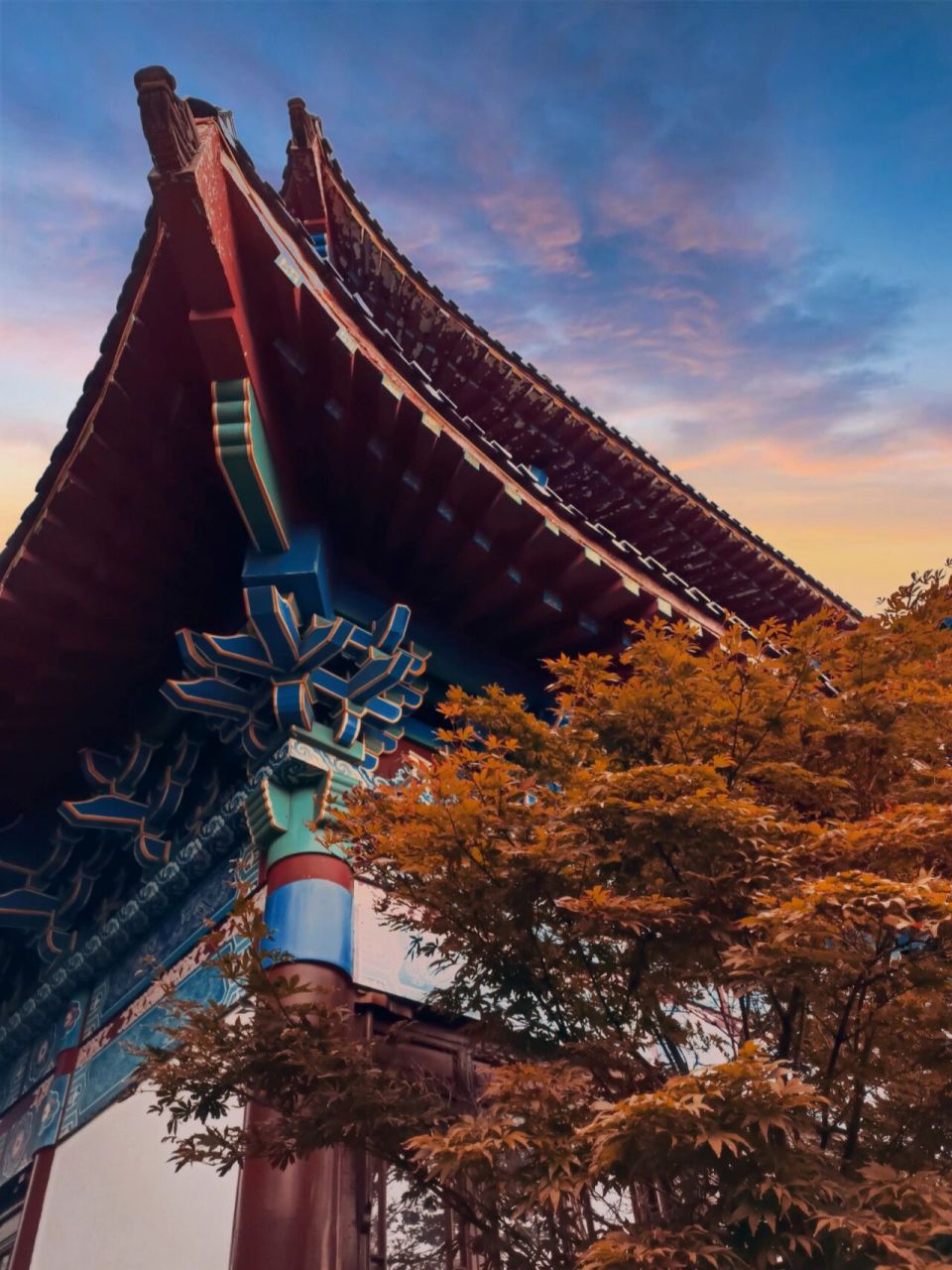 烟台旅游第三期——凤凰山公园 烟台凤凰山公园1997年建成,公园中央