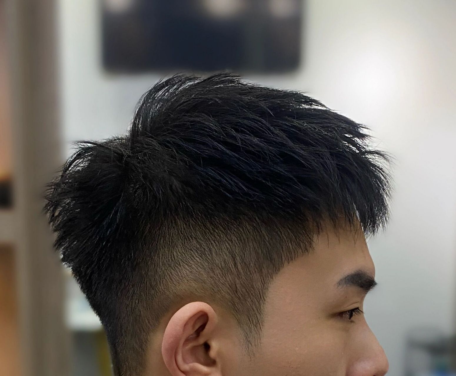 高额头男生发型推荐 发际线高,必须留一点刘海拉低额头高额头,平时吹