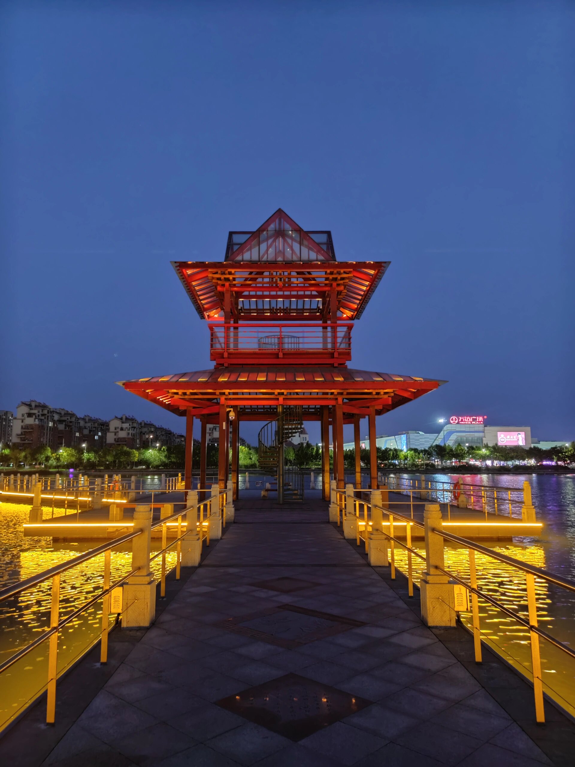 秋月湖公园夜景