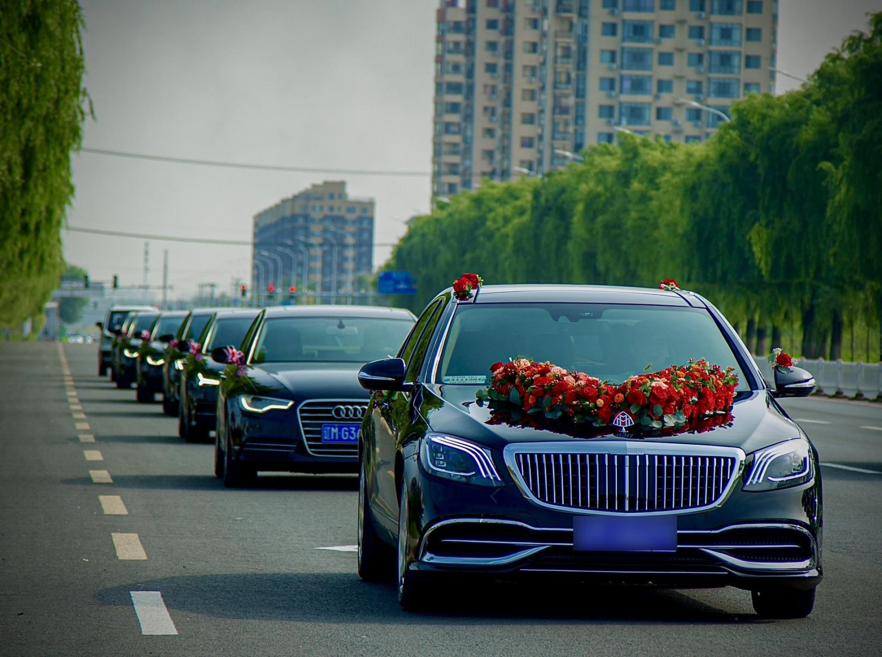 铁岭義道婚车♥️奔驰s迈巴赫&搭配奔驰e级车队 & 奥迪a6l车队