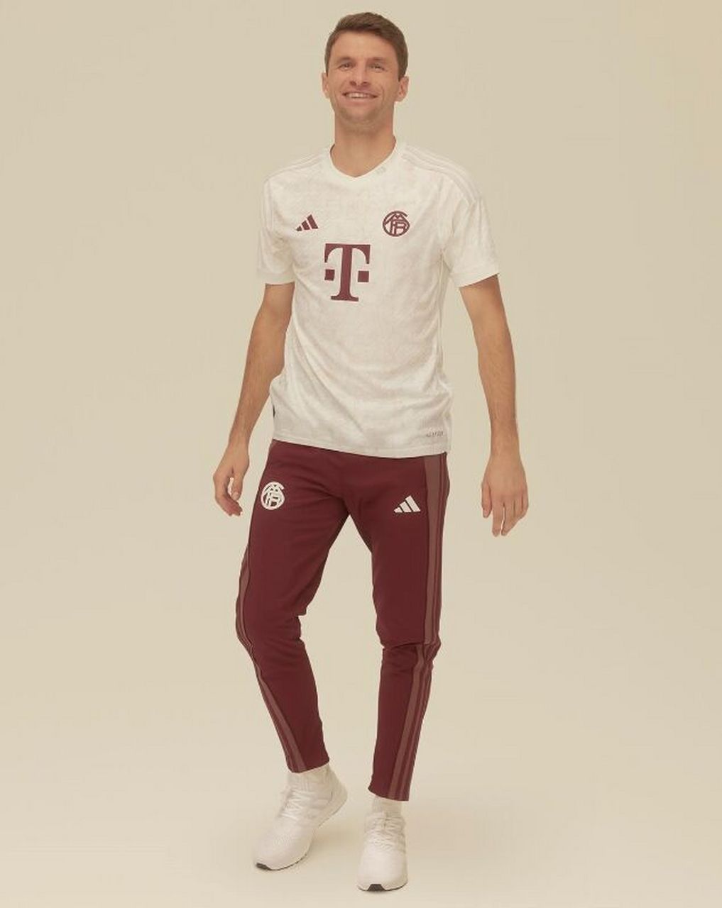 拜仁慕尼黑2023-24赛季第三球衣即将发布 #足球#0202#小红书竞技