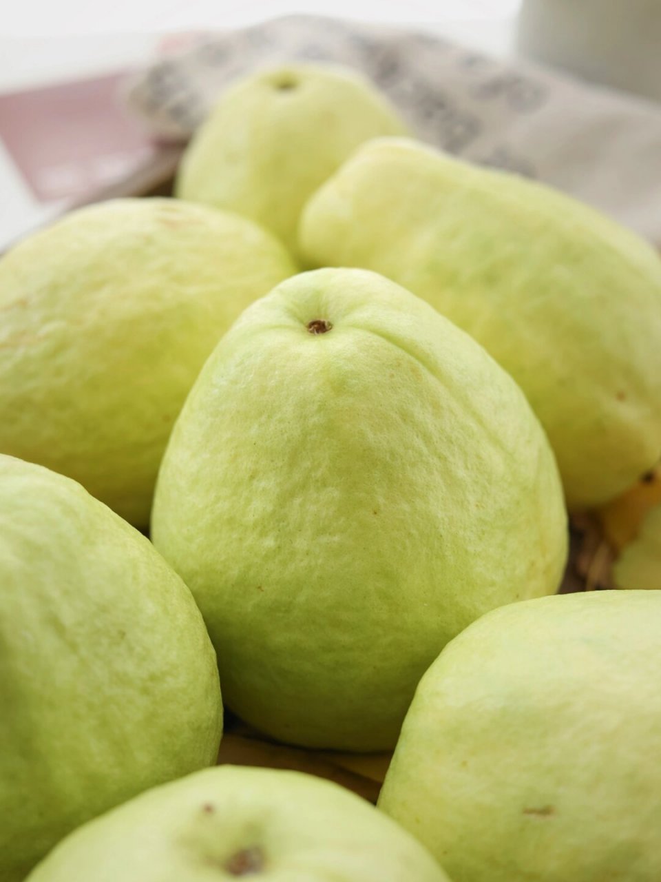 芭乐这款水果最早出现在我视野 是小时候看台湾偶像剧女主爱吃 	 长大