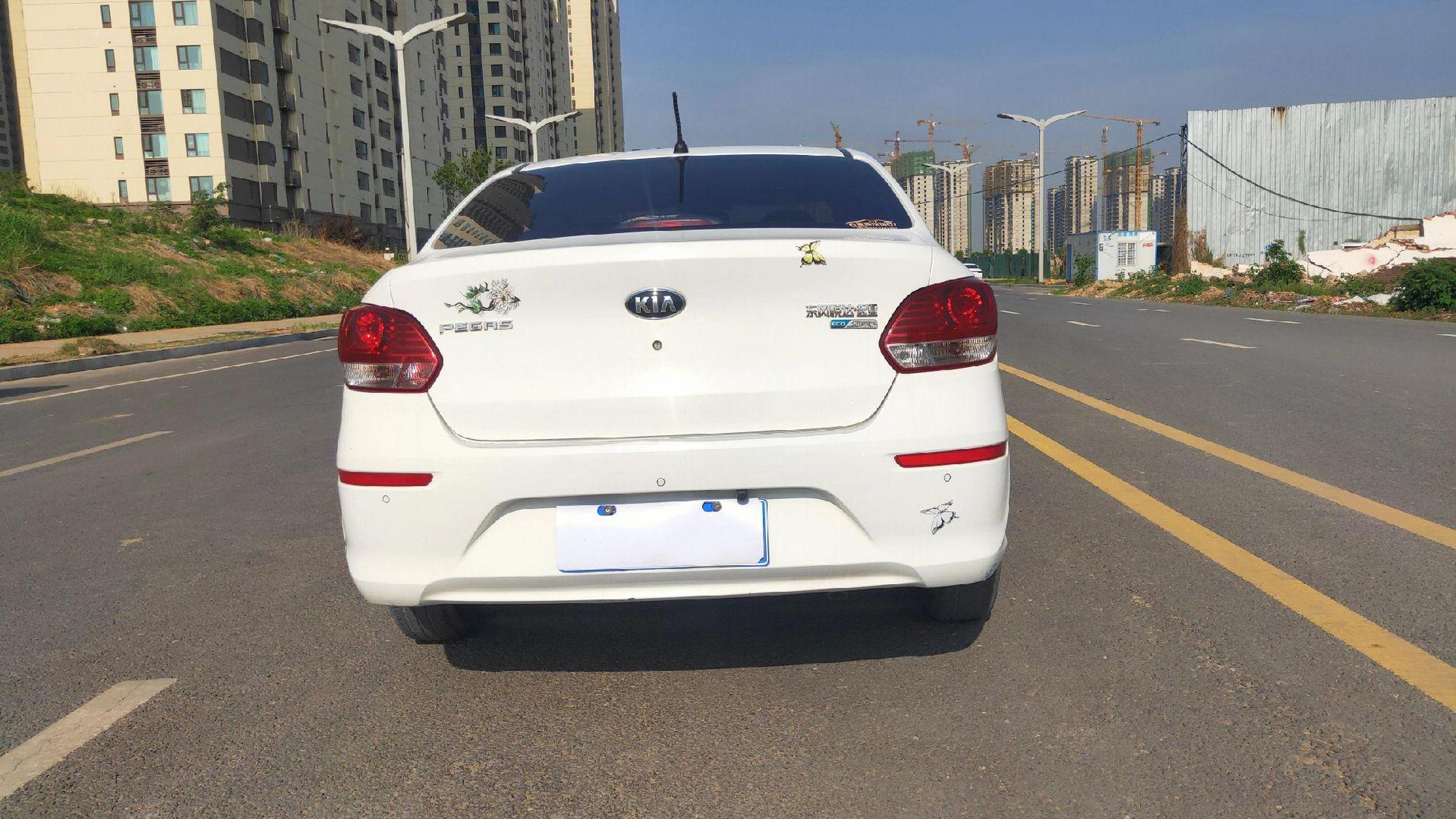 19起亚焕驰手动挡标配 私家一手价格只需2.