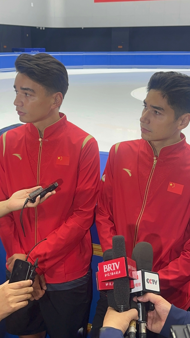 正在国家短道速滑训练营参加集训的刘少林和刘少昂11日接受了媒体采访