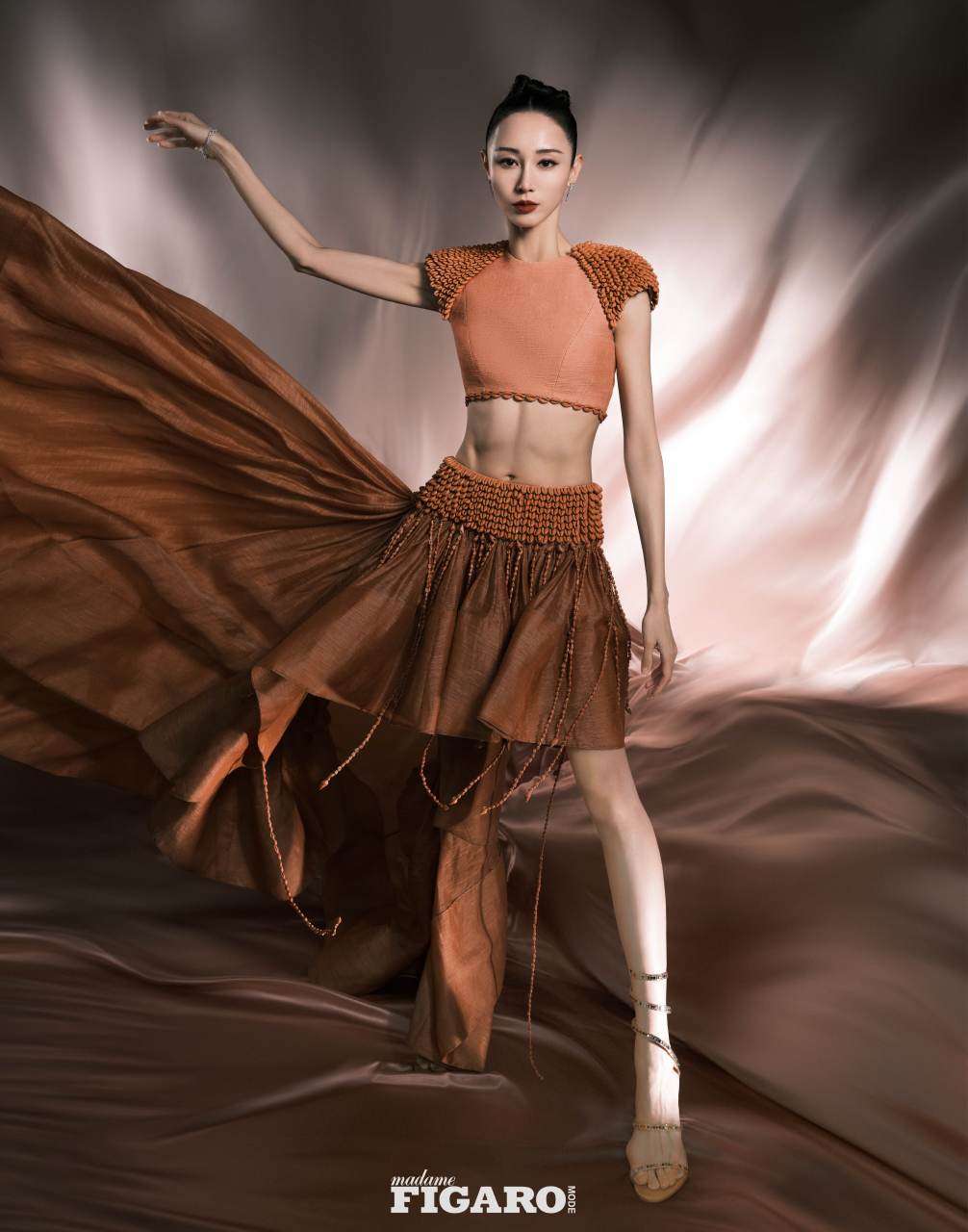 朱洁静衣袂翩翩大片#  舞蹈演员有着极强的肢体表现