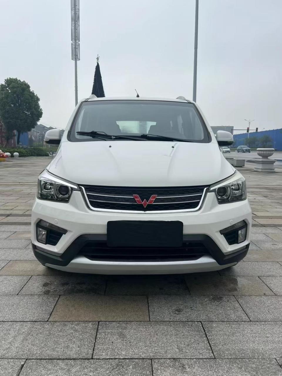 新到店16年11月五菱宏光s1尊享版,1.