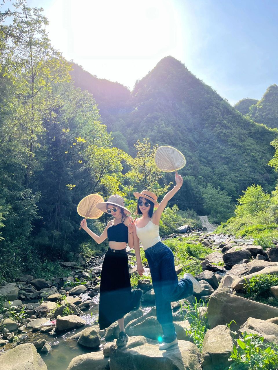 利川夏季溯溪野餐露营好去处-九渡溪  直接导航:九渡溪 可以免费露营
