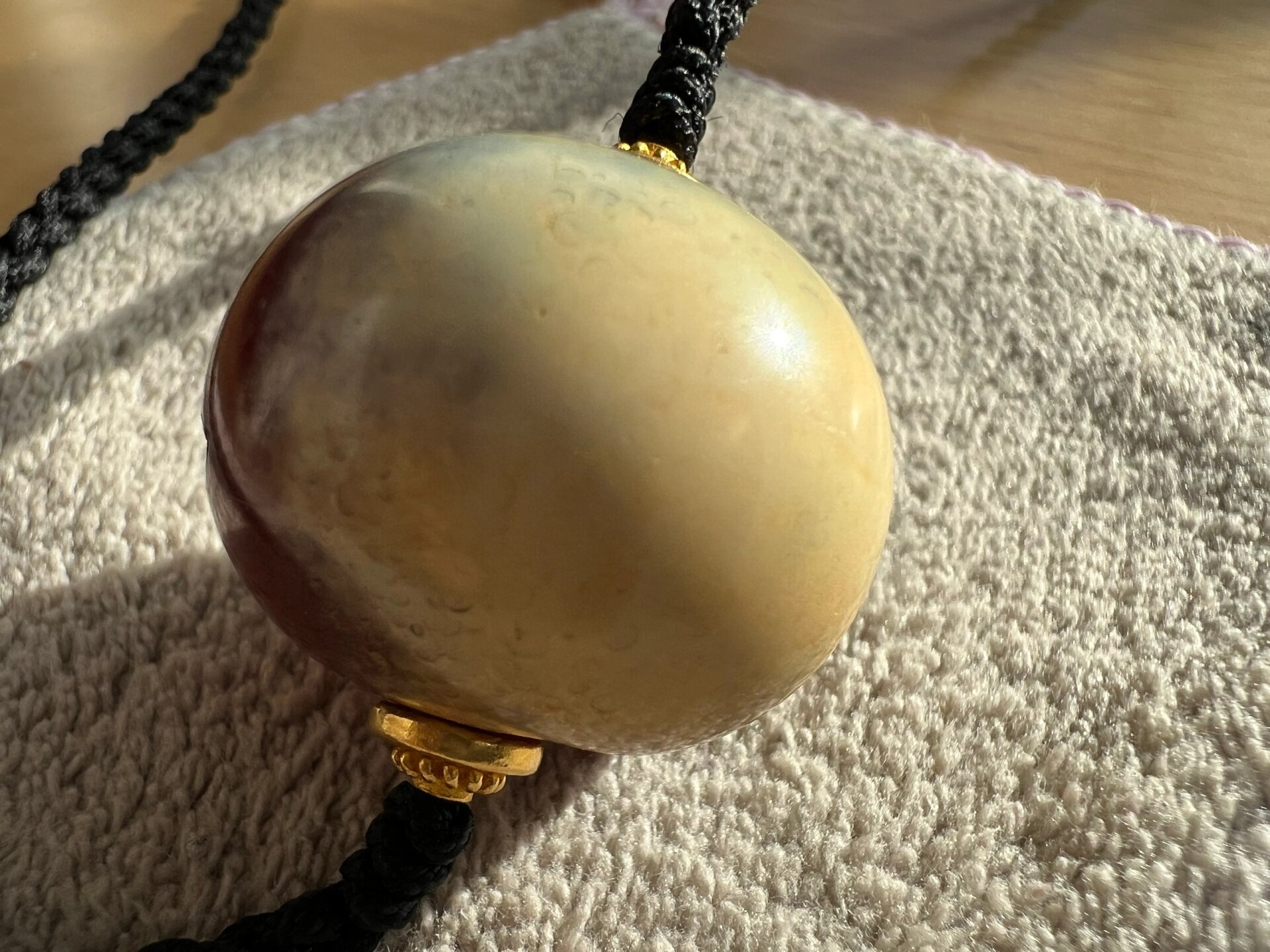 汉唐时期唐球玛瑙珠,三色沁,极为少见