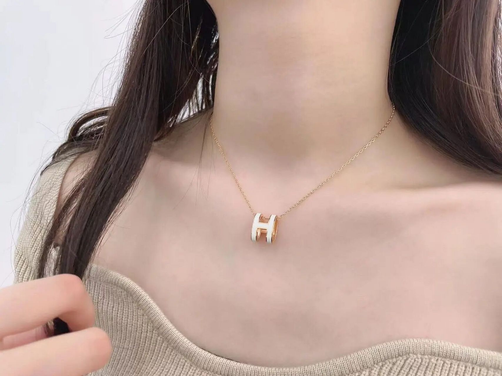 hermes爱马仕h项链95 夏天快到了98美美的脖子是不是应该挂点啥