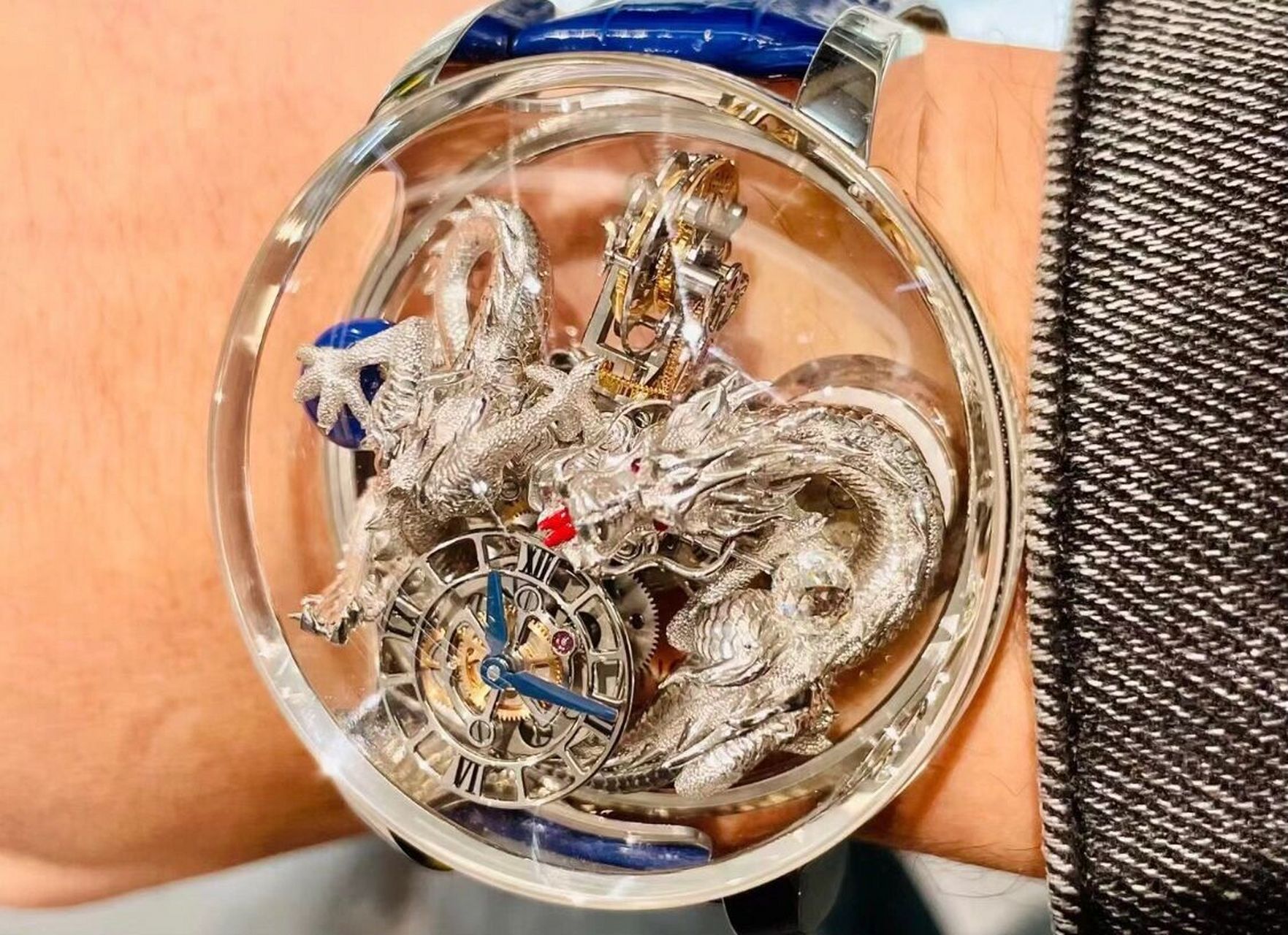 捷克豹天文陀飞轮腕表一经推出震惊业界,历时数百小时制作而成,44.