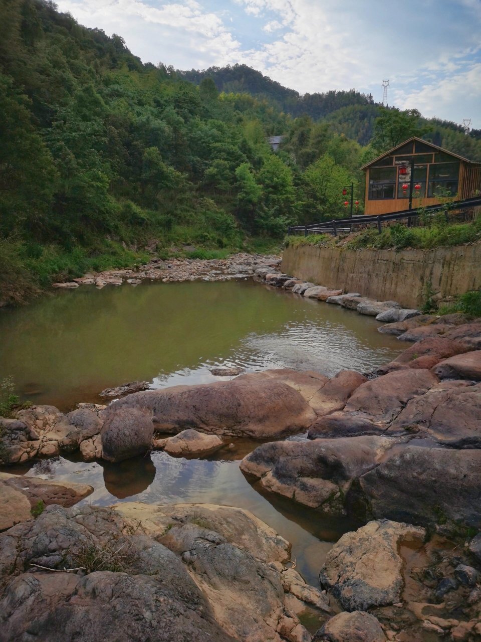 霍山屋脊山图片