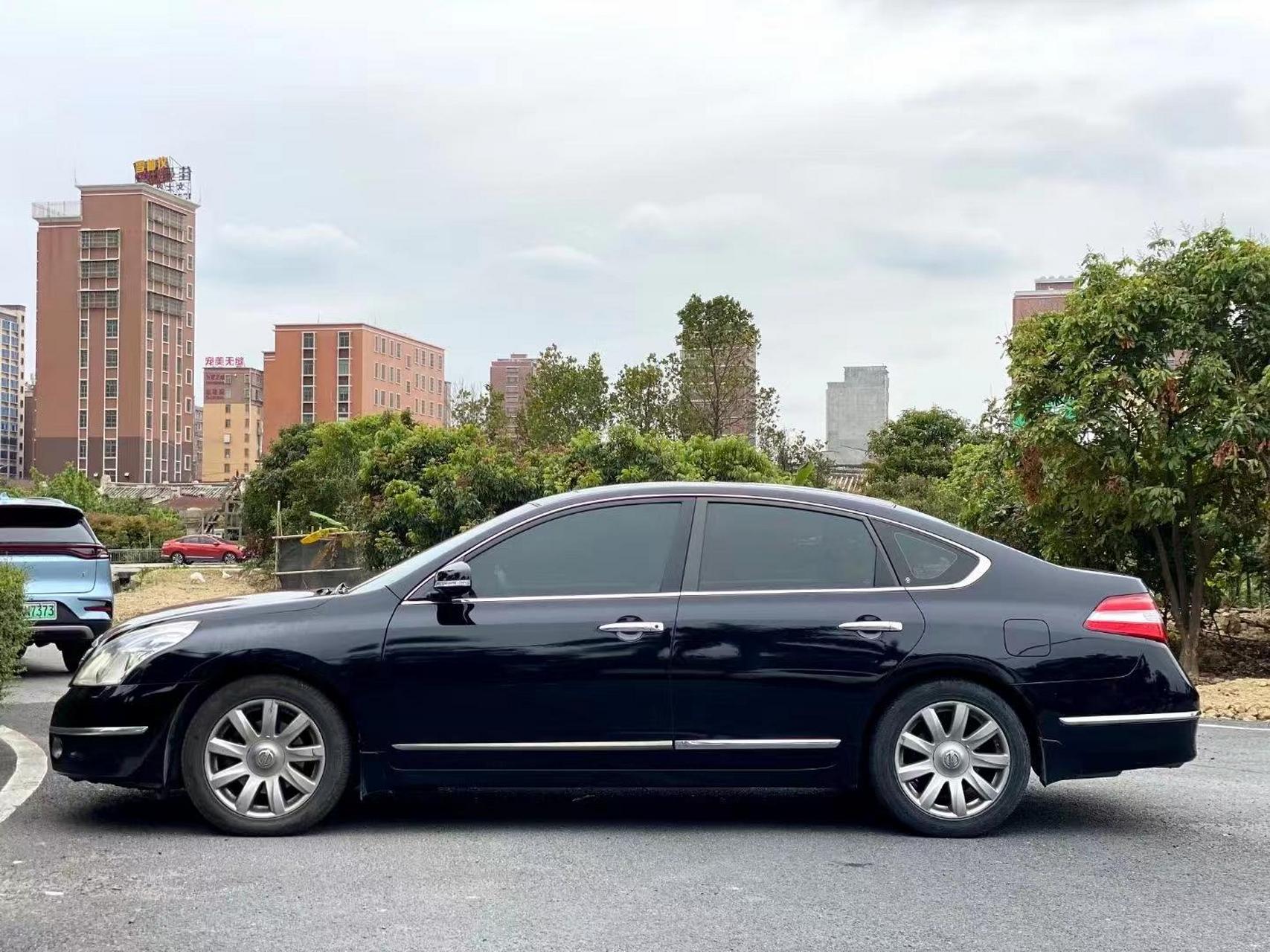 特价:2万多～ 新到08年天籁公爵2.5v6尊雅版 指导价25.