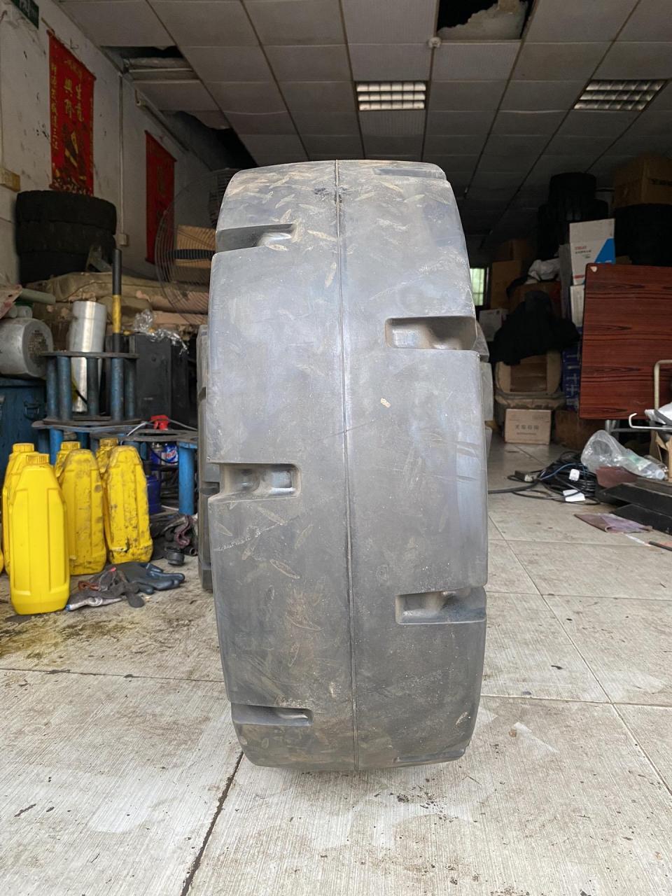 与美国波音747飞机同款橡胶实心轮胎,国际大品牌happy双喜公司制造,比