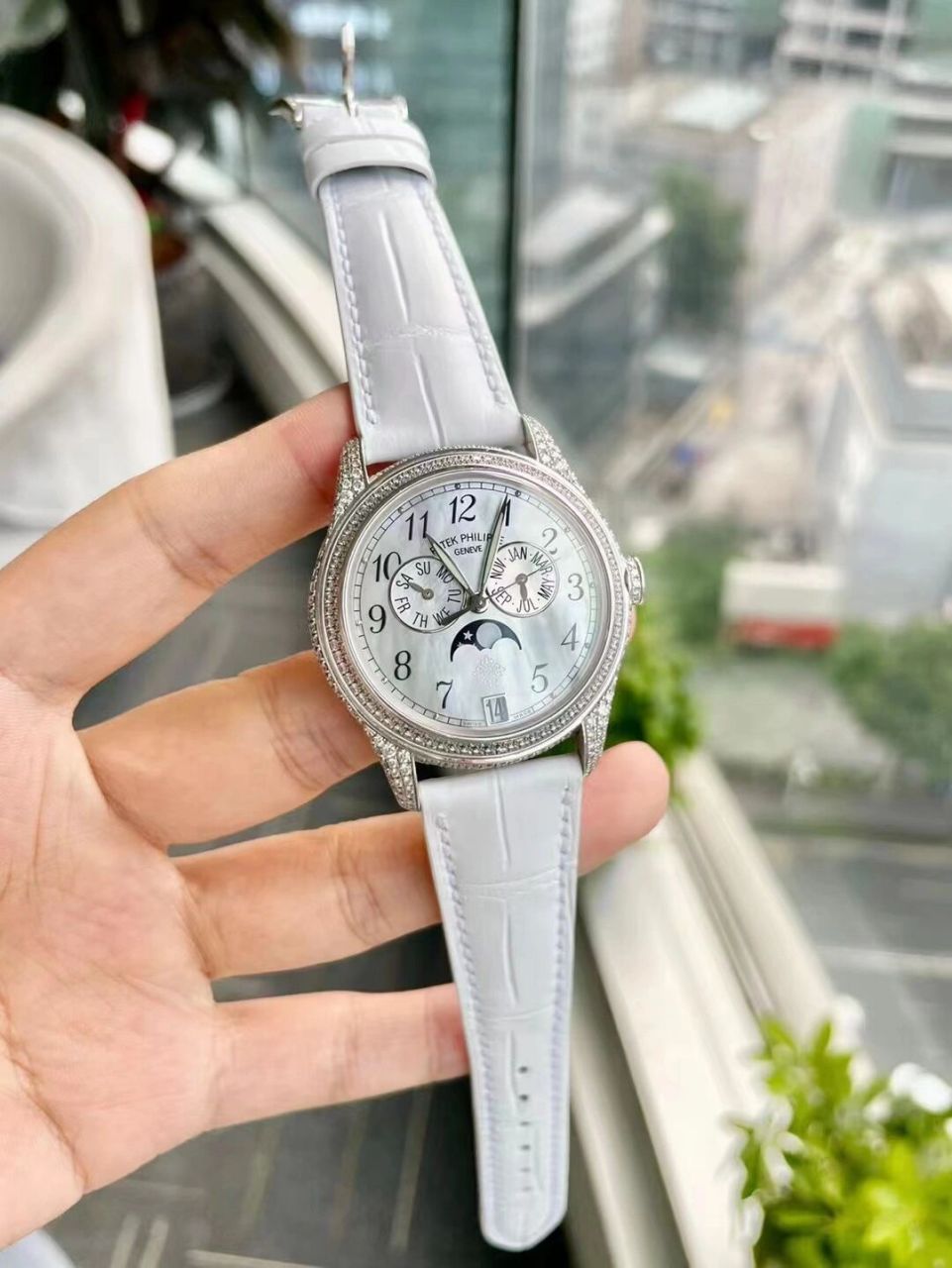 百达翡丽4937g,买了快十年了,有几年没戴了,网上查的旧世界手表比较