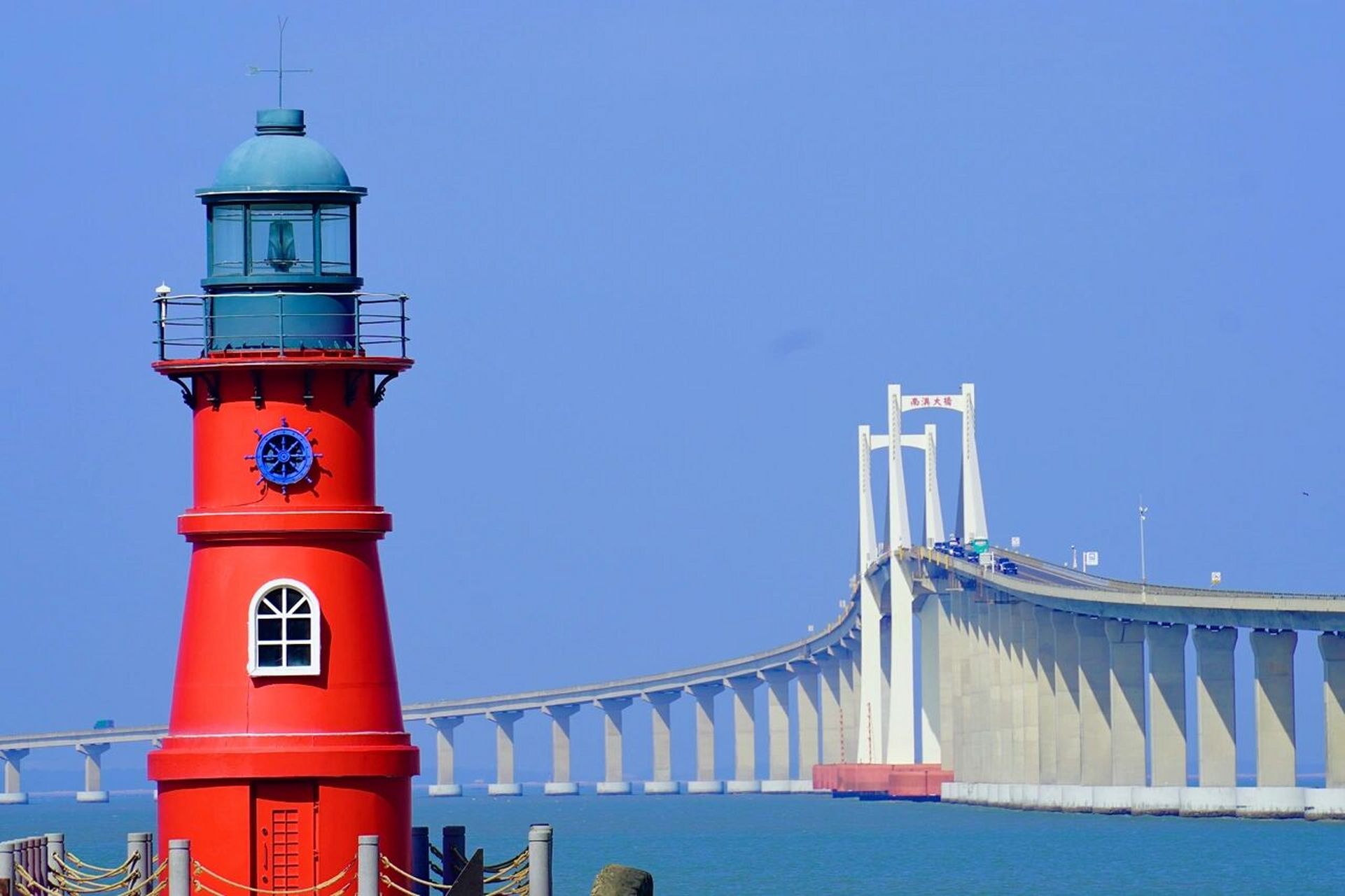 南澳岛-灯塔篇 灯塔总在人的浮想之中氤氲着一层神秘: 绝壁一孤独一