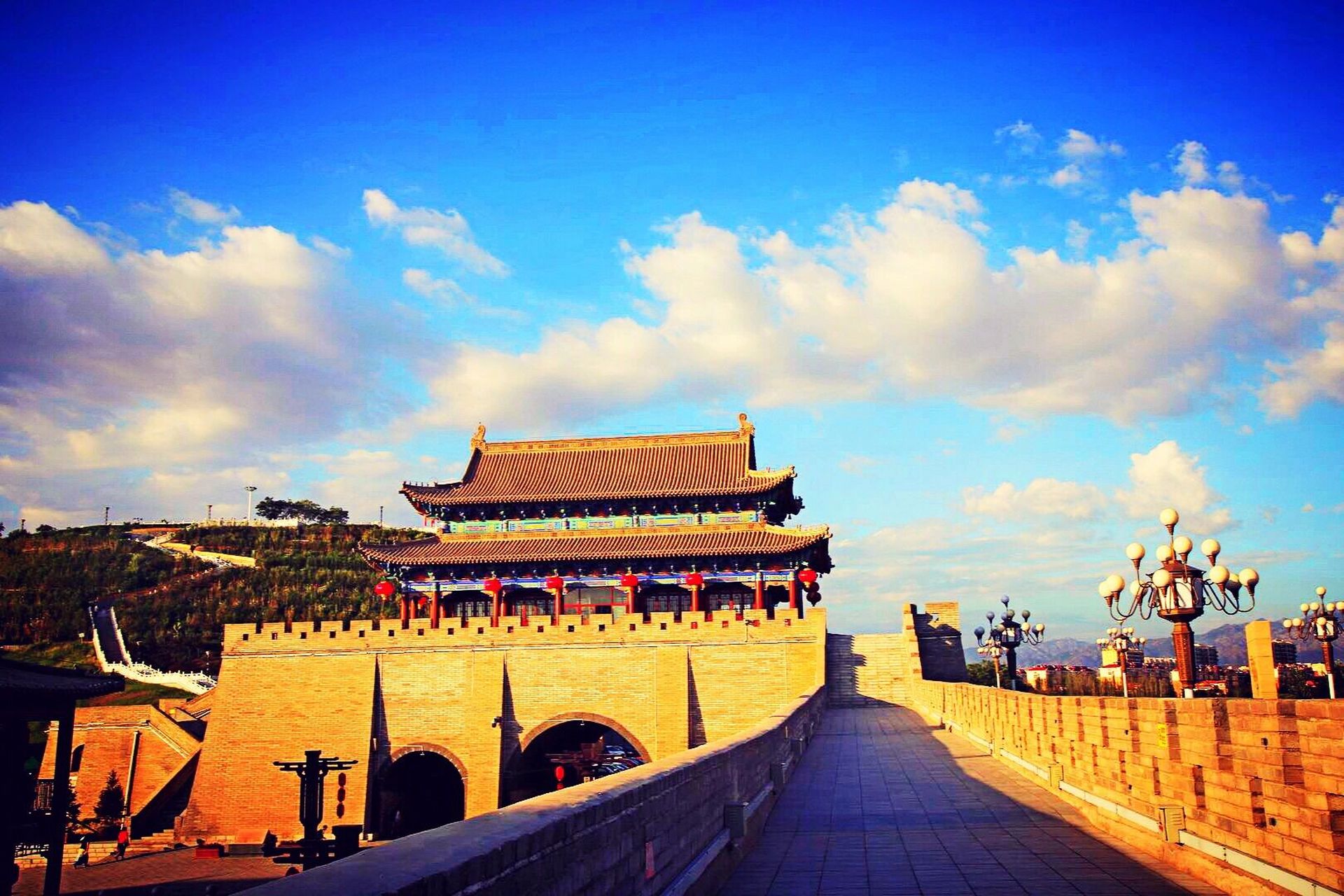 定远营古城介绍 定远营古城位于阿拉善左旗巴彦浩特镇区内,定远营古城