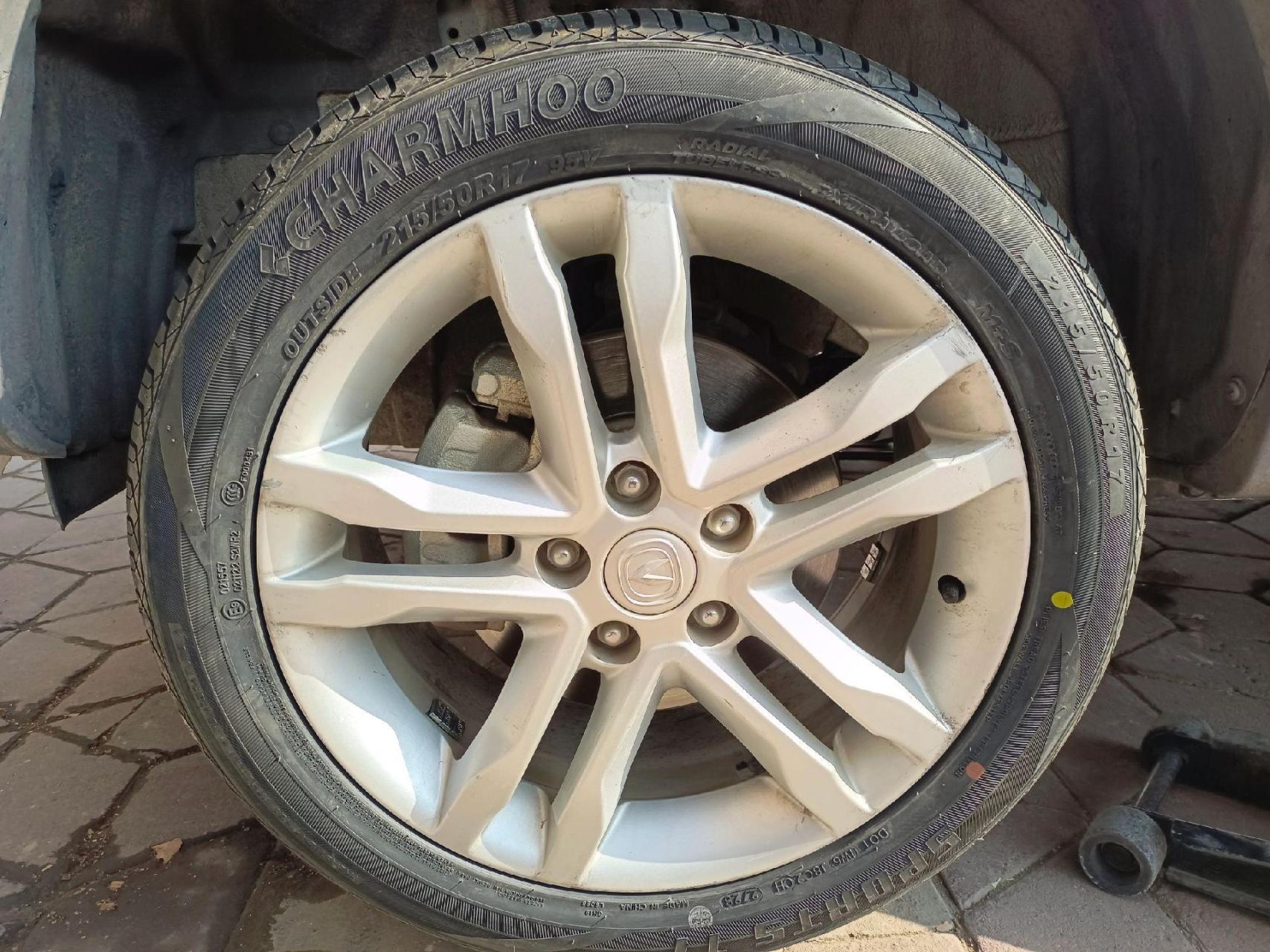 汽车电瓶 长安cs35更换长路虹2155017轮胎