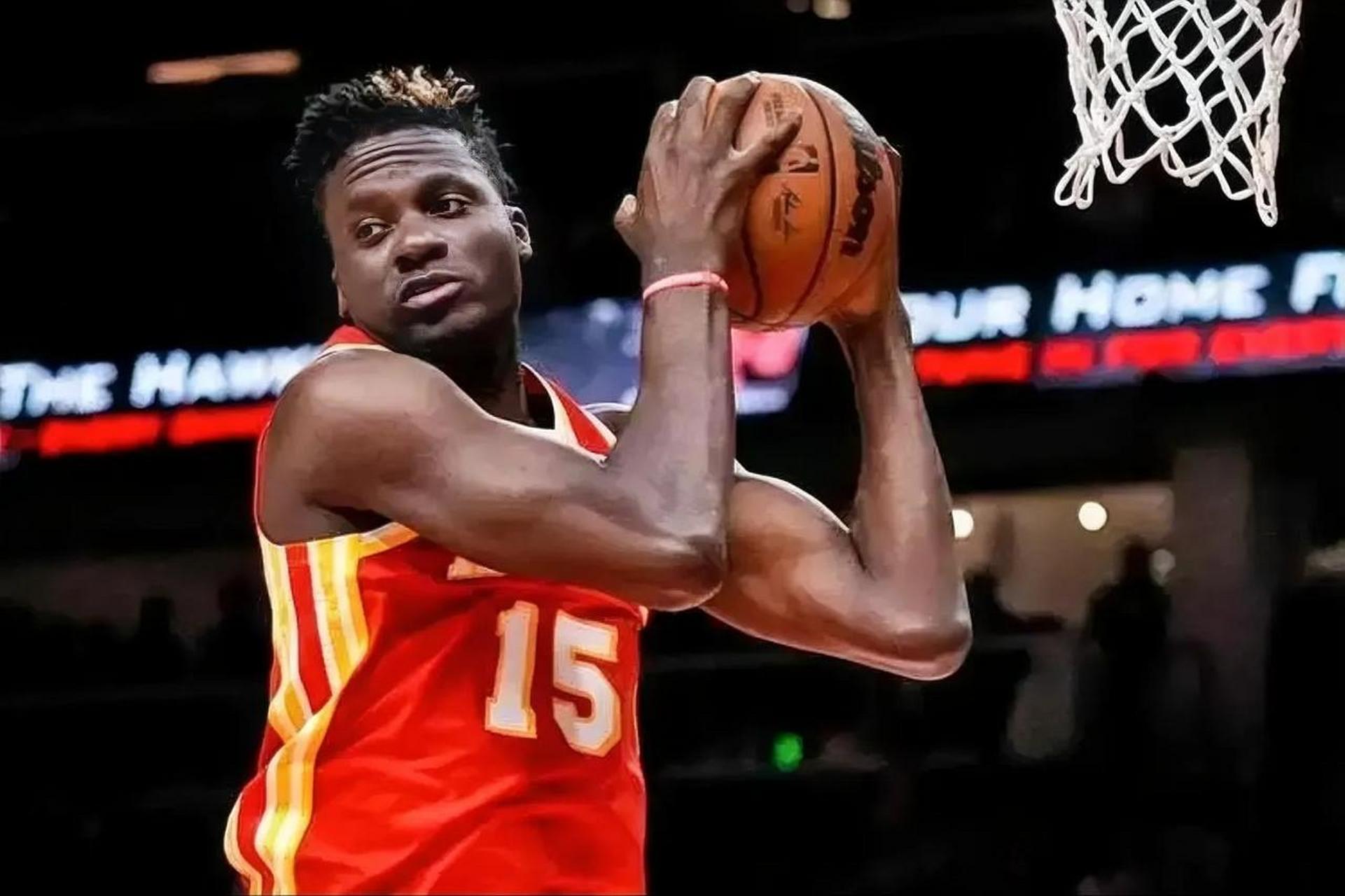 火箭有意交易老鹰中锋卡佩拉,愿意送出小凯文波特,但是老鹰队坚持向