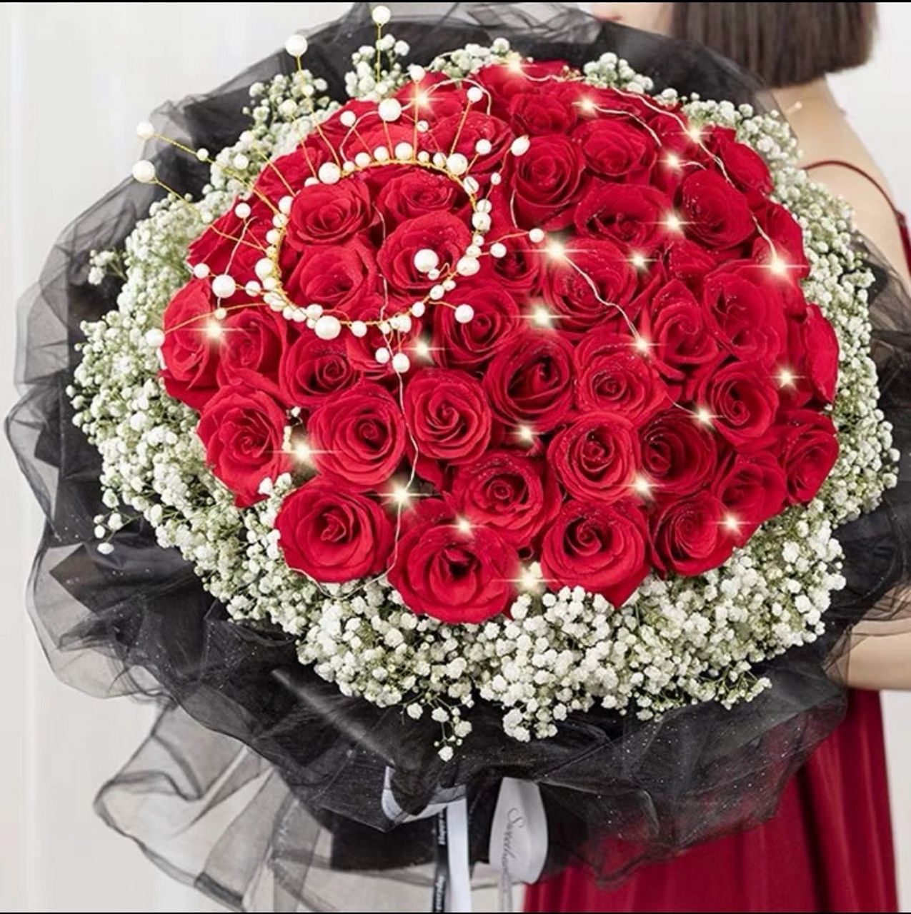 小姐妹看过来哦 最好一束玫瑰花, 具体是红色,粉色根据自己喜欢的