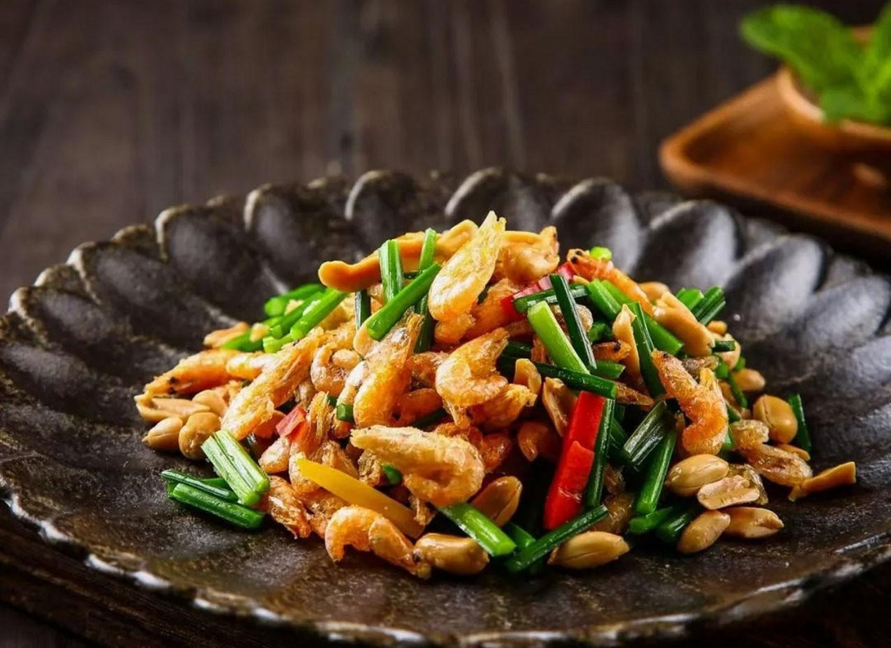 记录我的2024  春韭菜炒河虾  食材&配料: 小河虾,韭菜,葱花,蒜末,姜