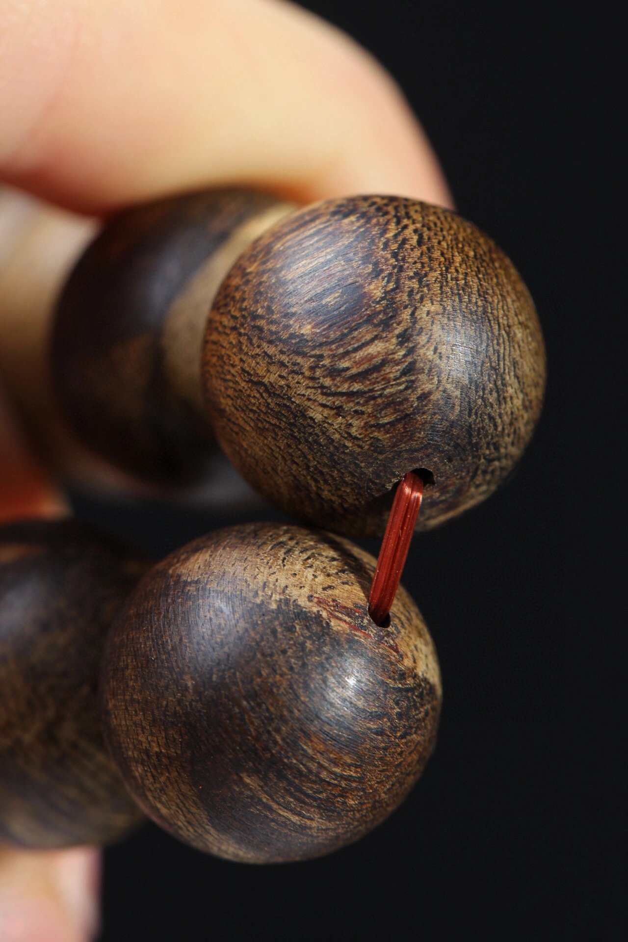 达拉干沉香手串 天然结香,油脂自然分布, 如水波层叠, 乳香带甜意