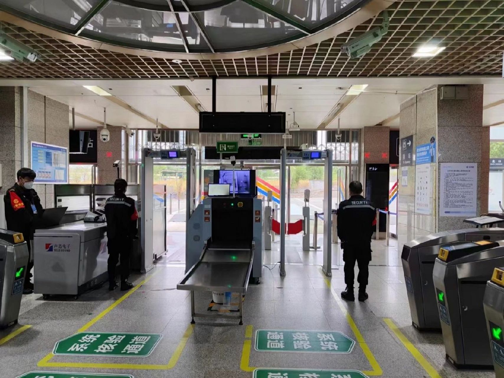 北京地铁安检招聘 北京地铁向全社会招聘 一,安检岗位: 1,职责:安全