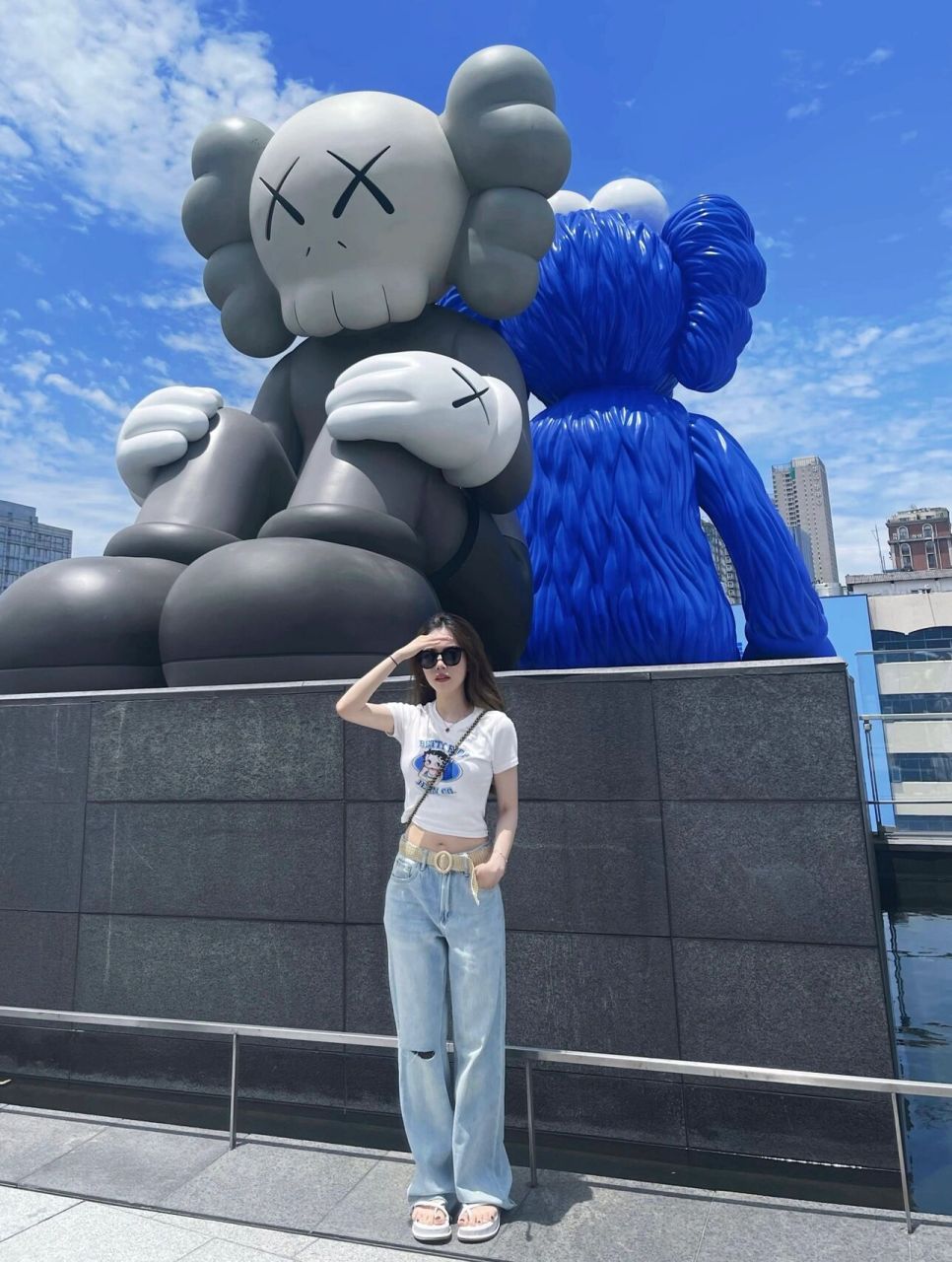 长沙ifs国金中心 又是长沙一个必打卡的地方 7f超大kaws雕塑 顶楼太阳