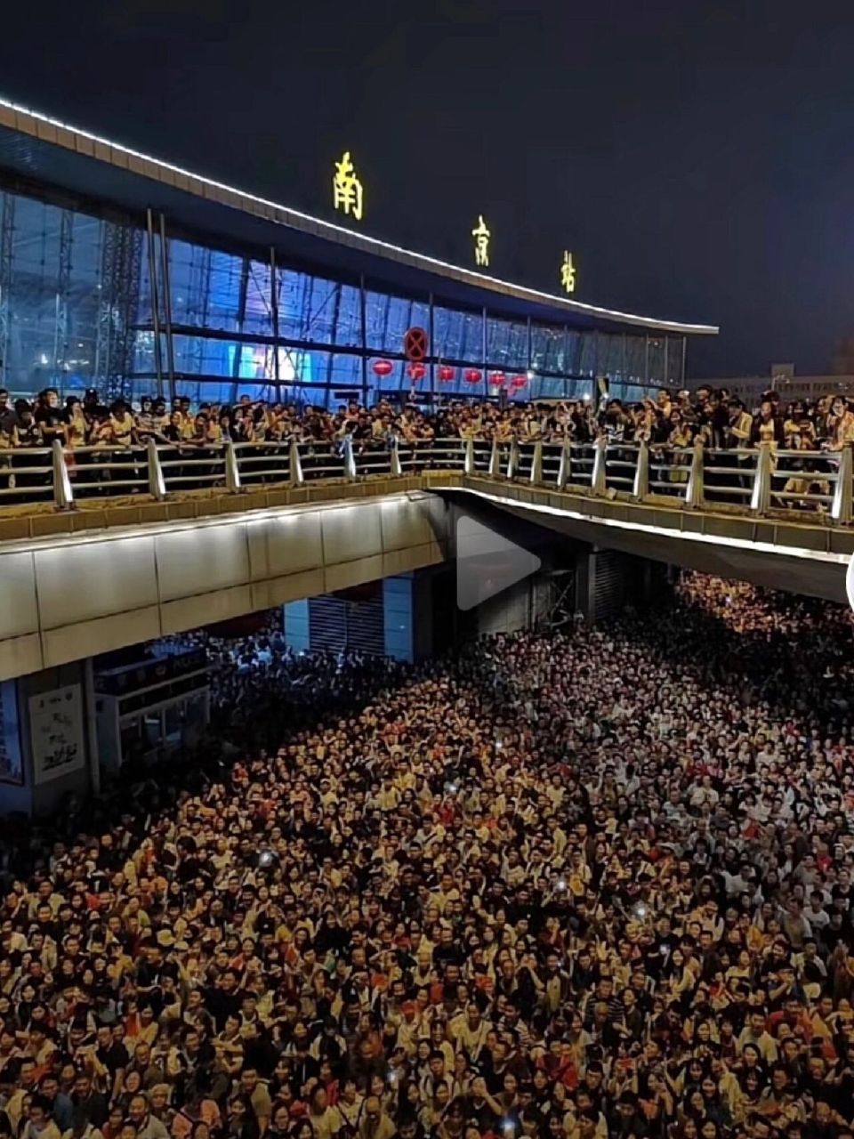 还记得2019年的南京国庆假期火车站人流盛况 这才是特大城市的样子!