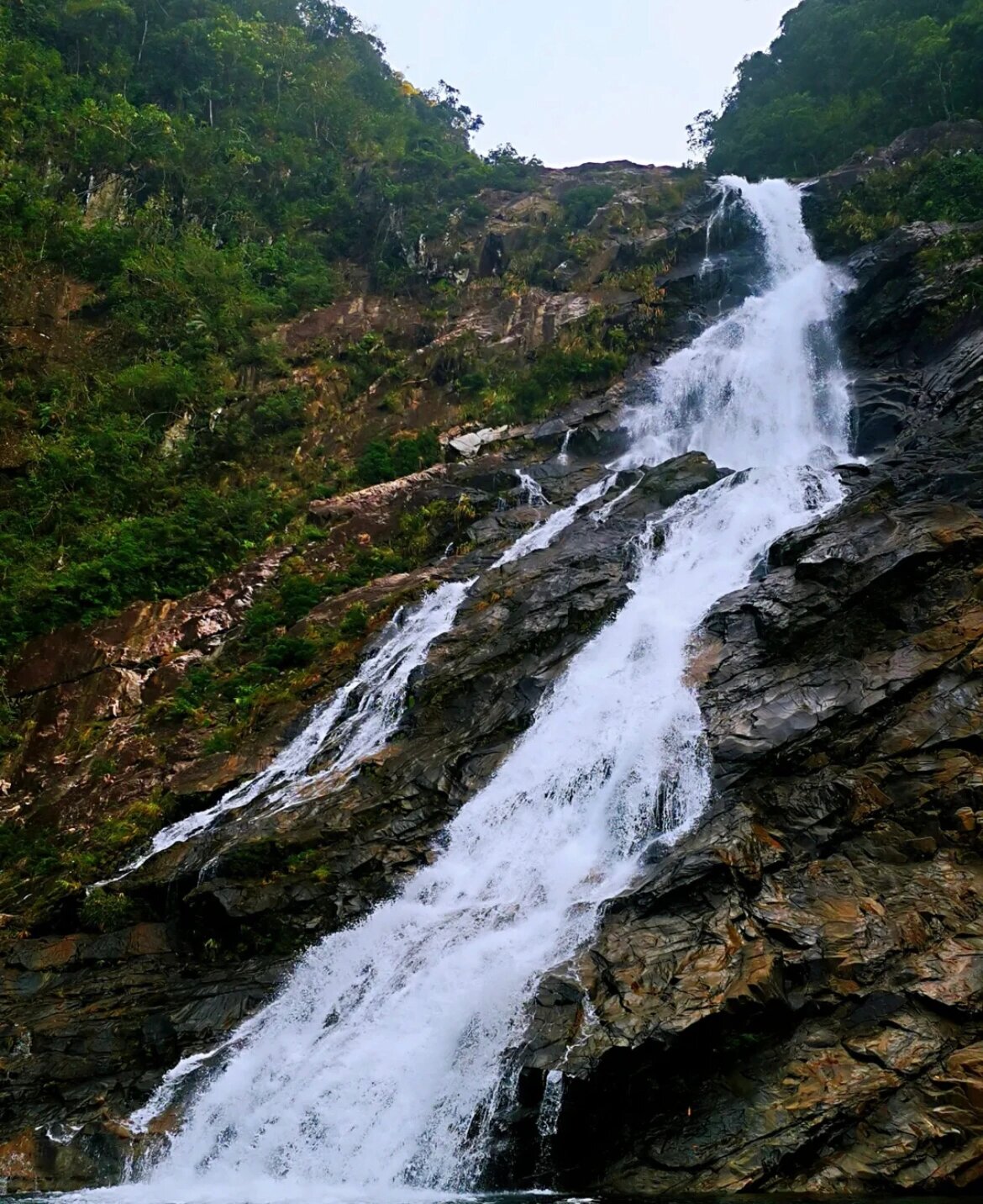 海南陵水大里瀑布|迷你版贵州羊皮洞 不知道从什么时候 连这种小众的