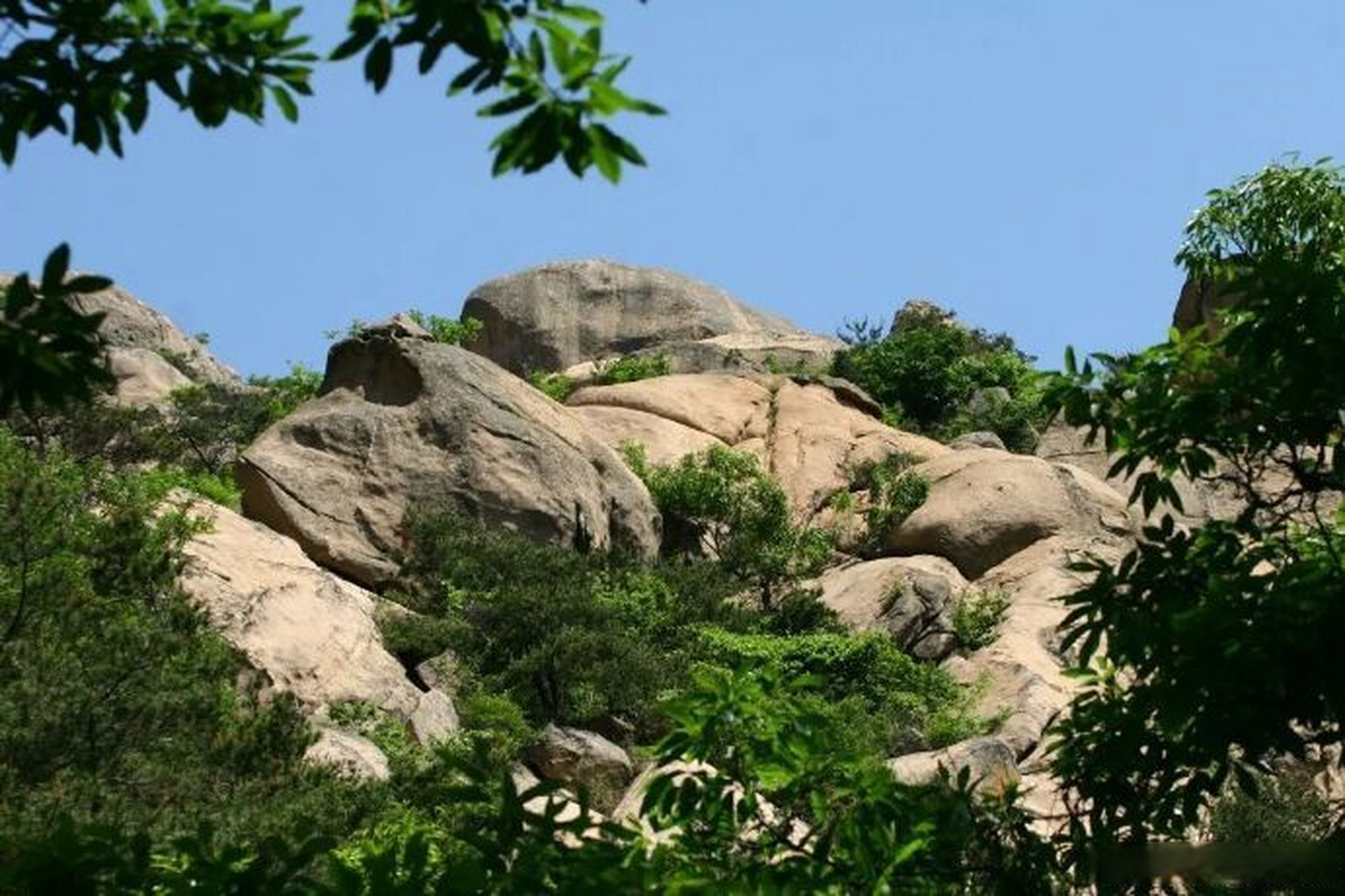 初冬登岠嵎,体验山水的清音与雅韵～(图片:乳山文旅)  via@威海市文化