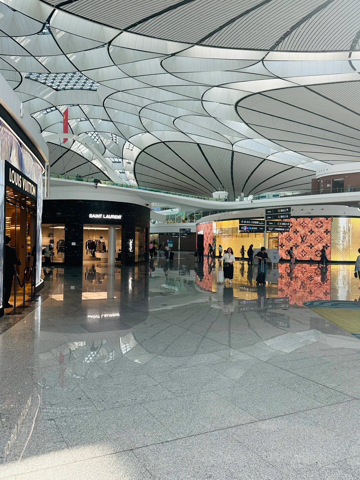 大兴机场lv双店 熠熠生辉