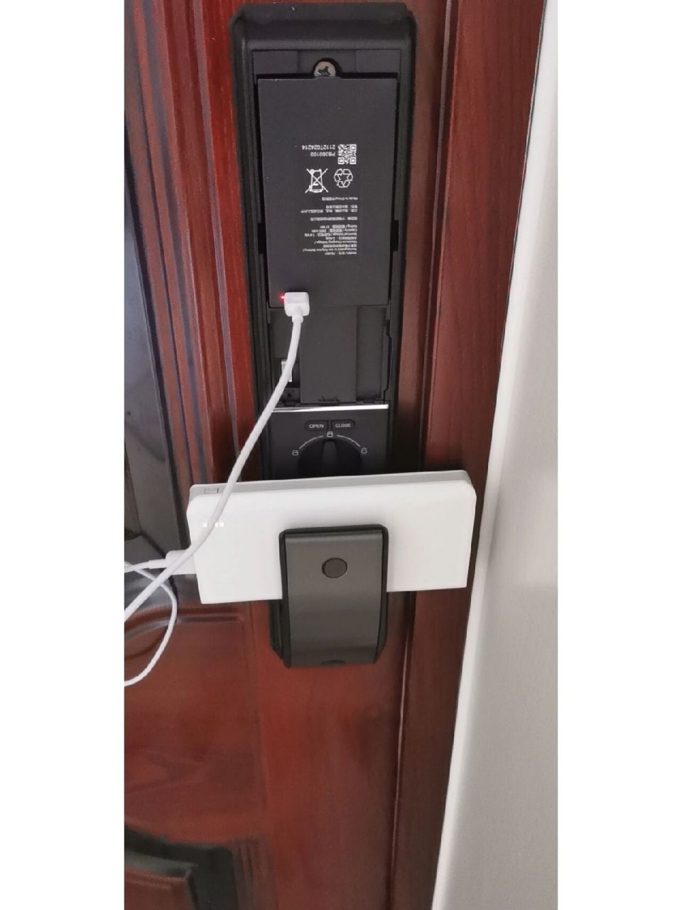 凯迪仕k9-v智能锁  充电中