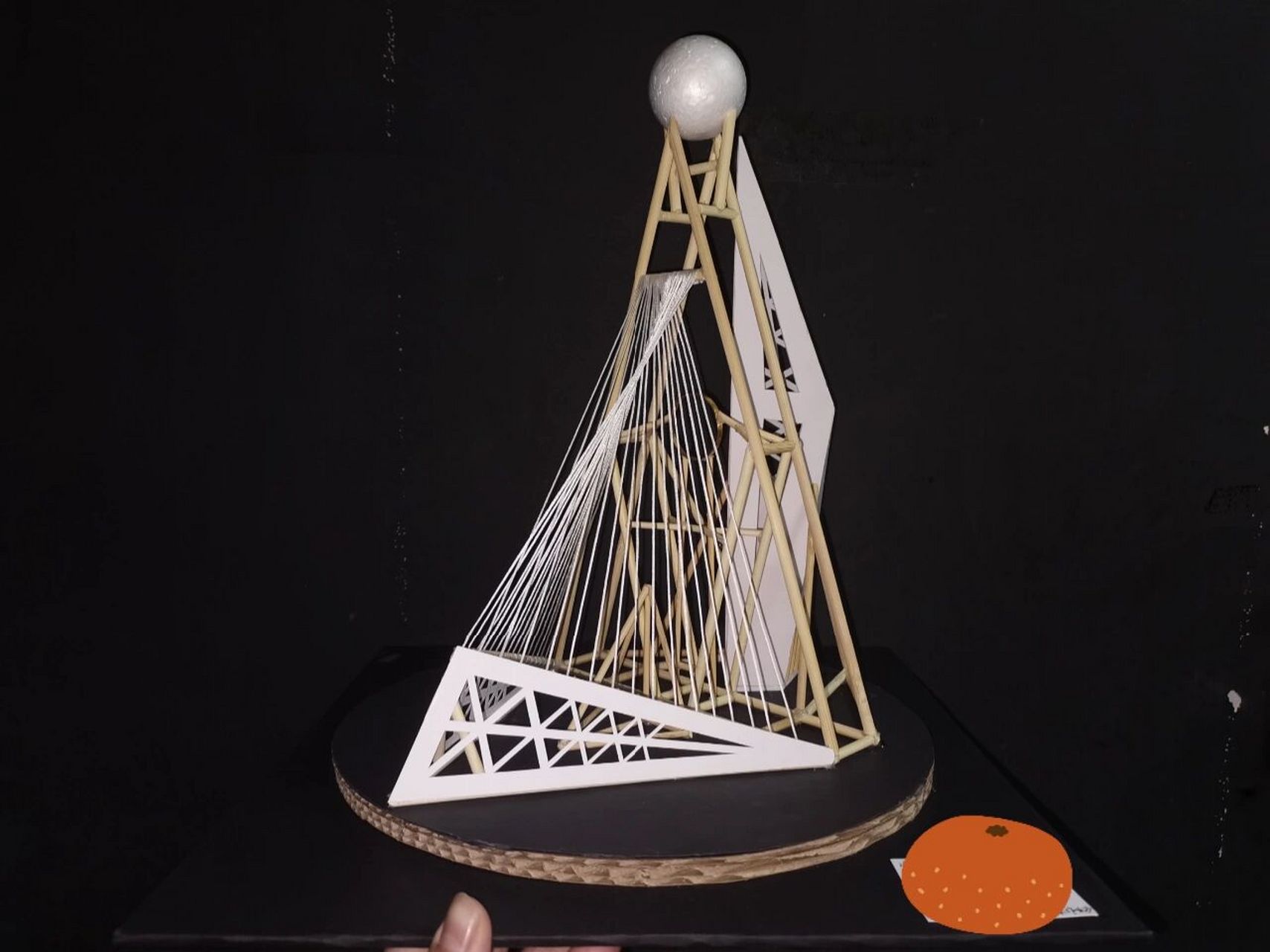 立体构成结课作业(综合材料)      含义:吸取现代或者近现代设计师的