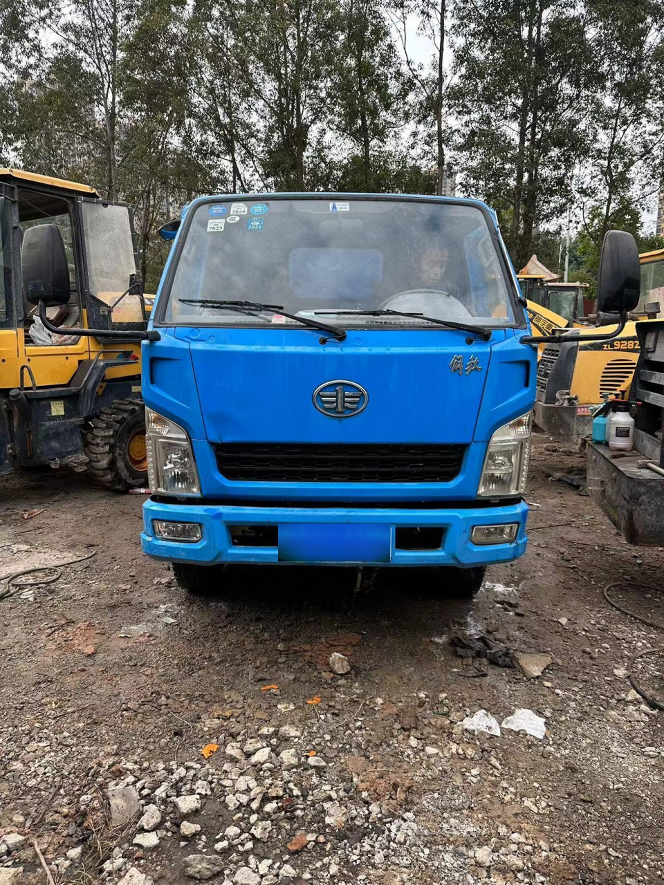 6方蓝牌自卸车,19年4月上牌,解放经典3,130马力,年审保险到明