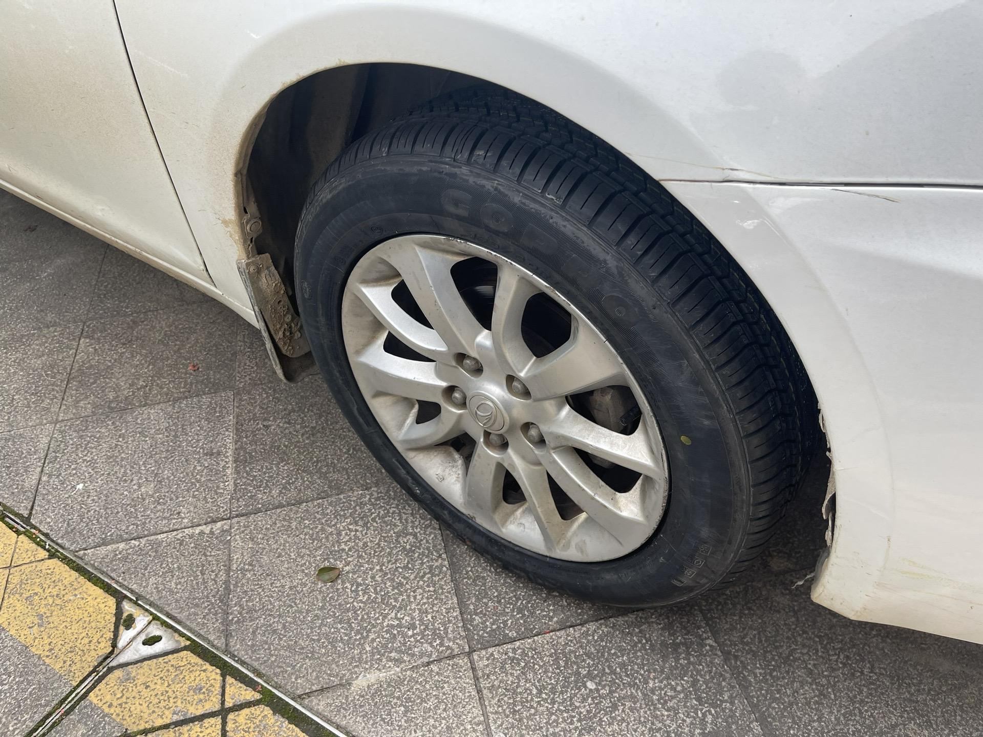 东南v5外出更换歌谱195/60r16 cs1花纹两条,雪佛兰胎壁搅烂更换瑞途