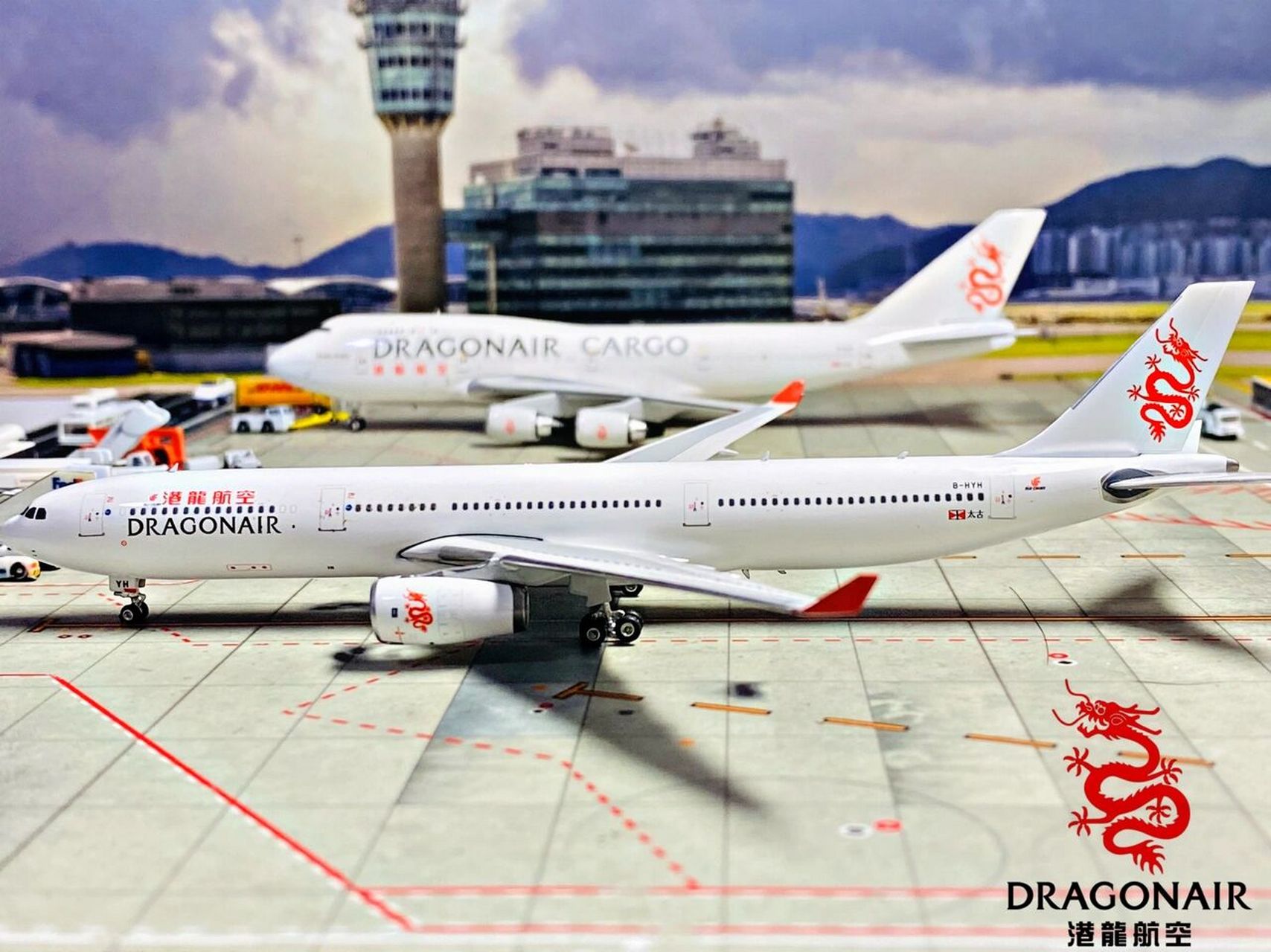 港龙航空(国航旗下时期涂装 )a330-300 注册号:b-hyh,该机2001年6月11