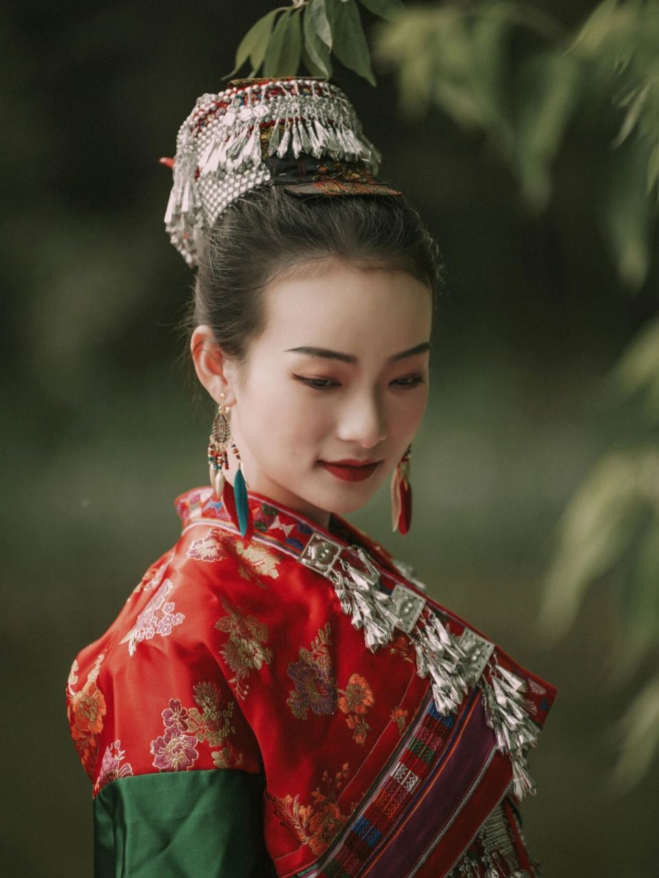 95花腰傣简介: 元江流域一带的傣族,俗称"花腰傣",新平彝族傣族自治