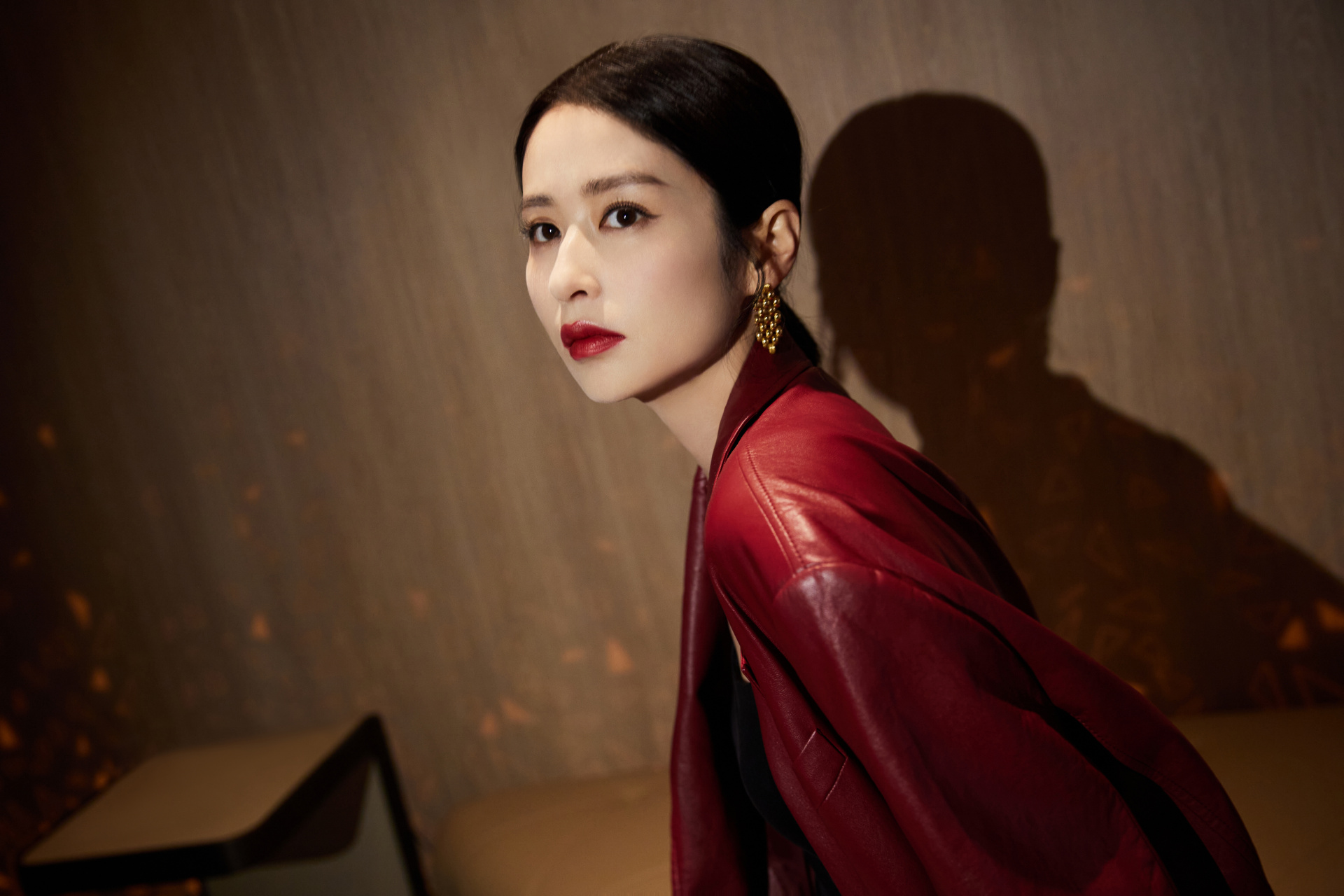 颖儿超话 酷飒拽姐颖儿yinger 现身直播间,智慧生活体验官95空降送