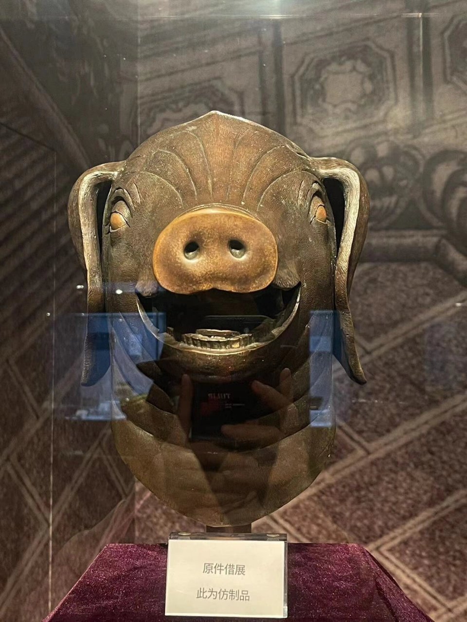 保利艺术博物馆展品 图1-4 圆明园十二生肖兽首复制品 图5悬铃温鼎