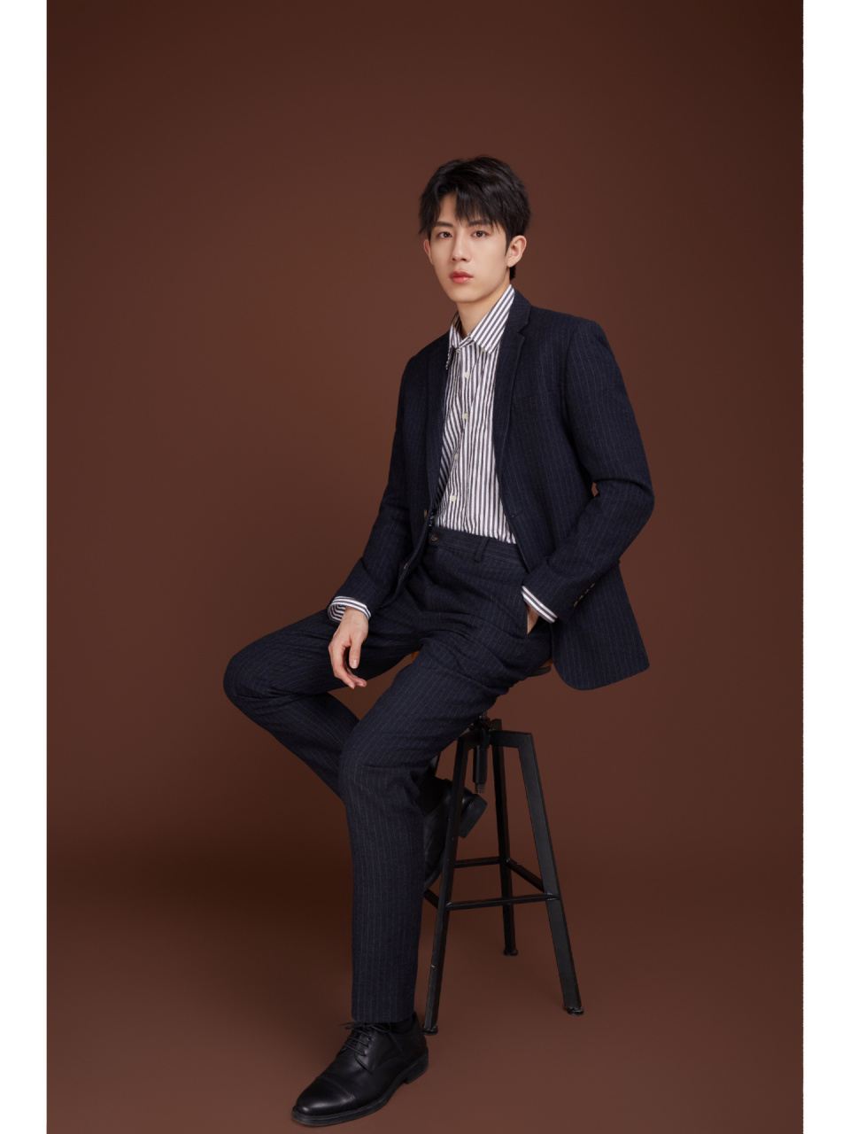 形象照见证你的每次进阶之路———干净的背景让一切变得纯粹在极简的